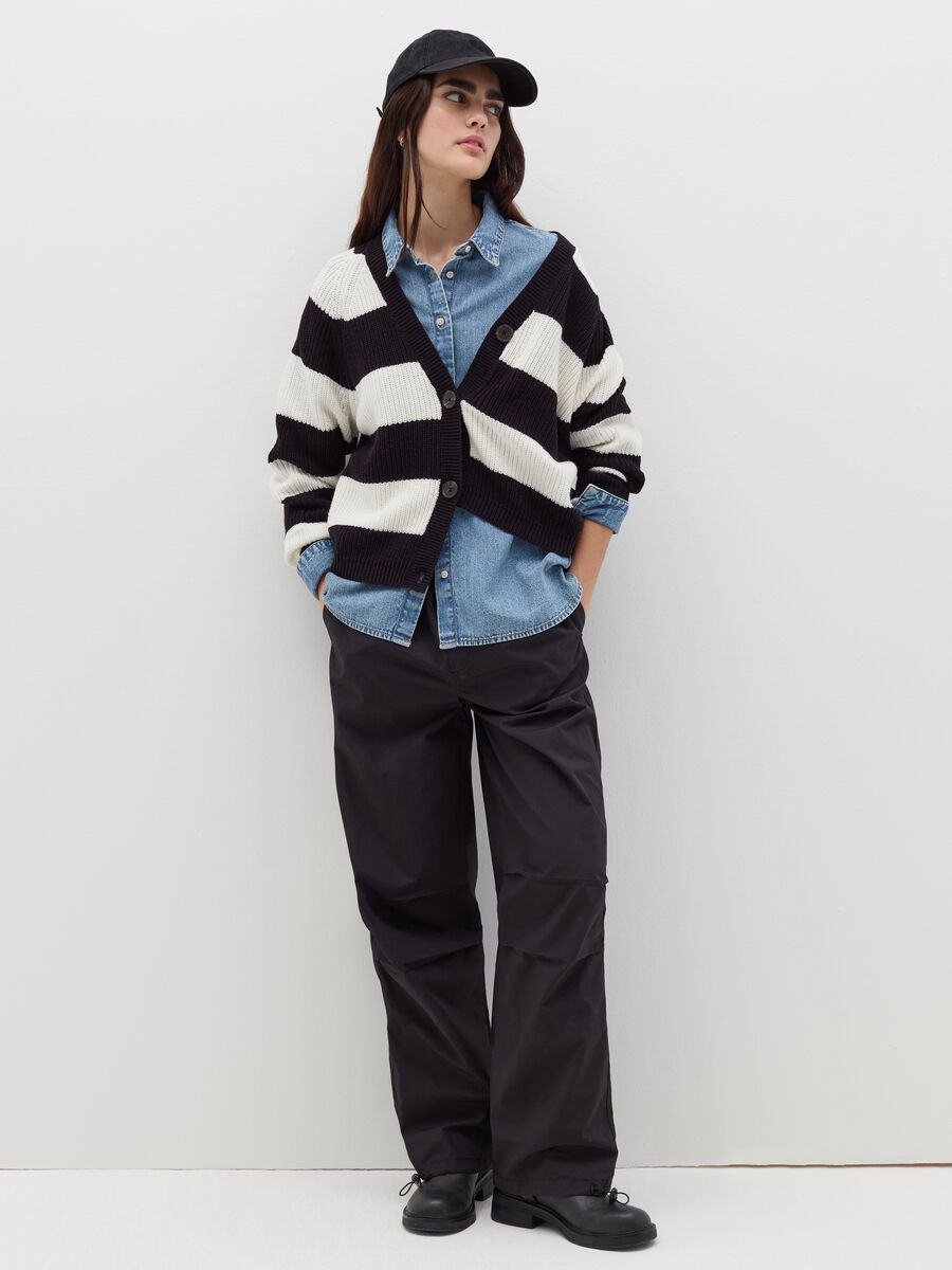 Pullover with striped pattern and V neck_0