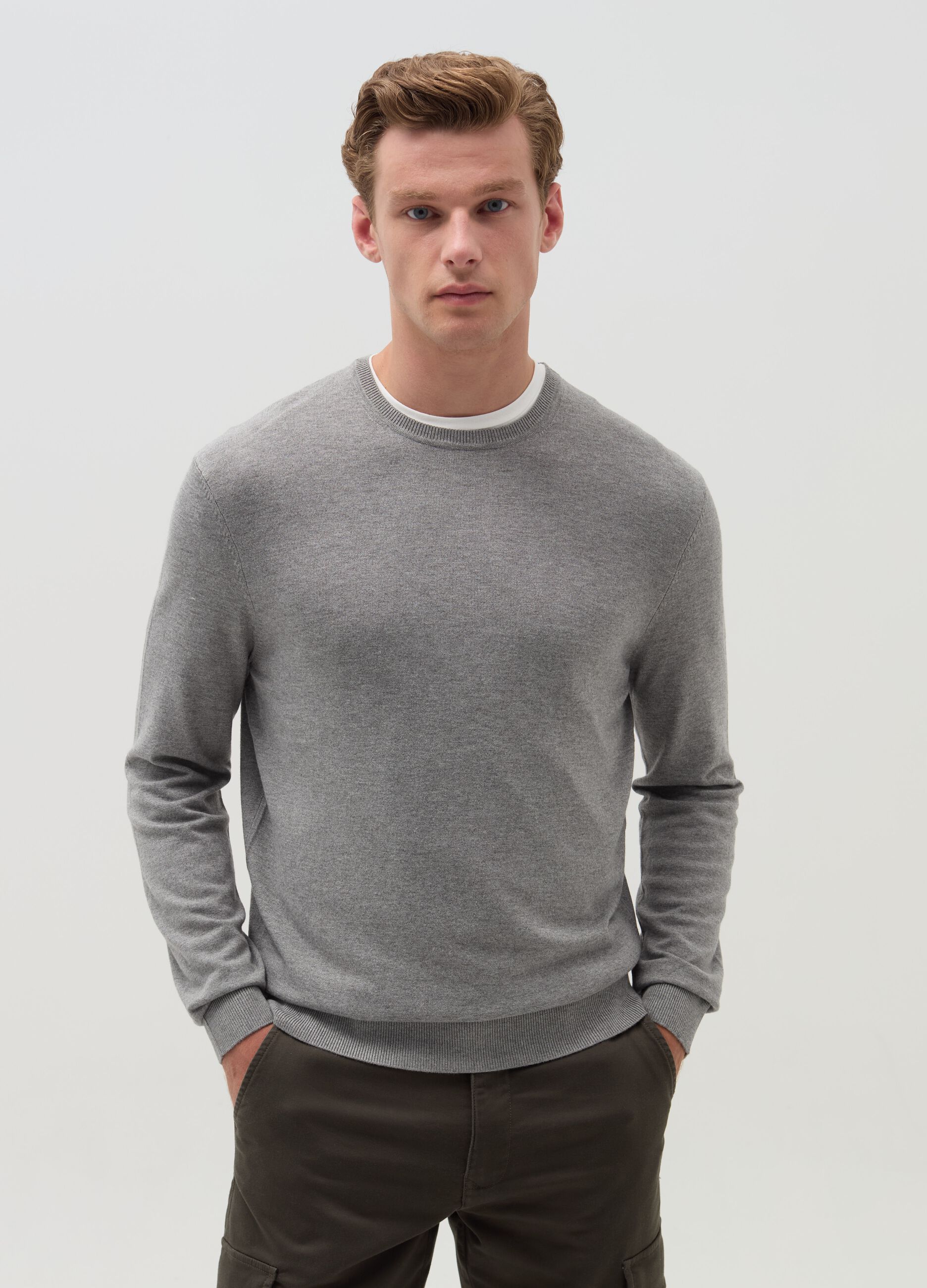 Round neck pullover