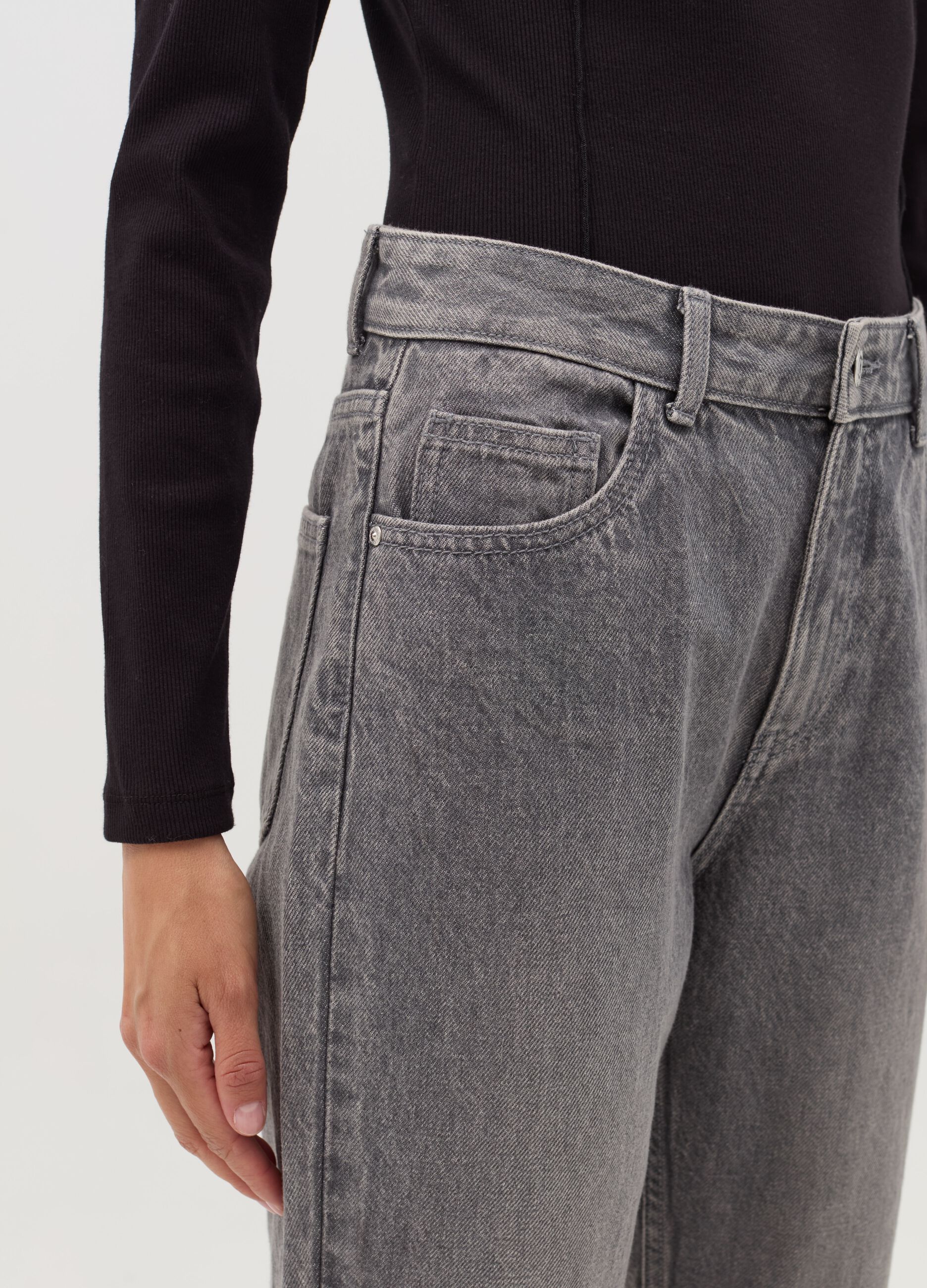 Five-pocket,straight-fit jeans