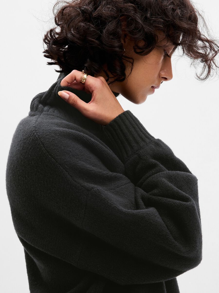 Oversized pullover with mock neck_2