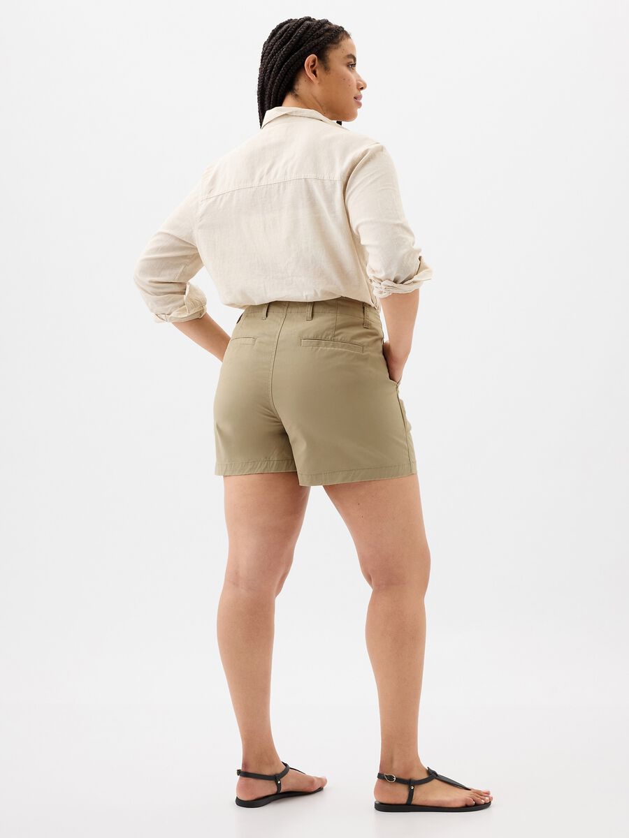 Shorts chino in cotone stretch_3