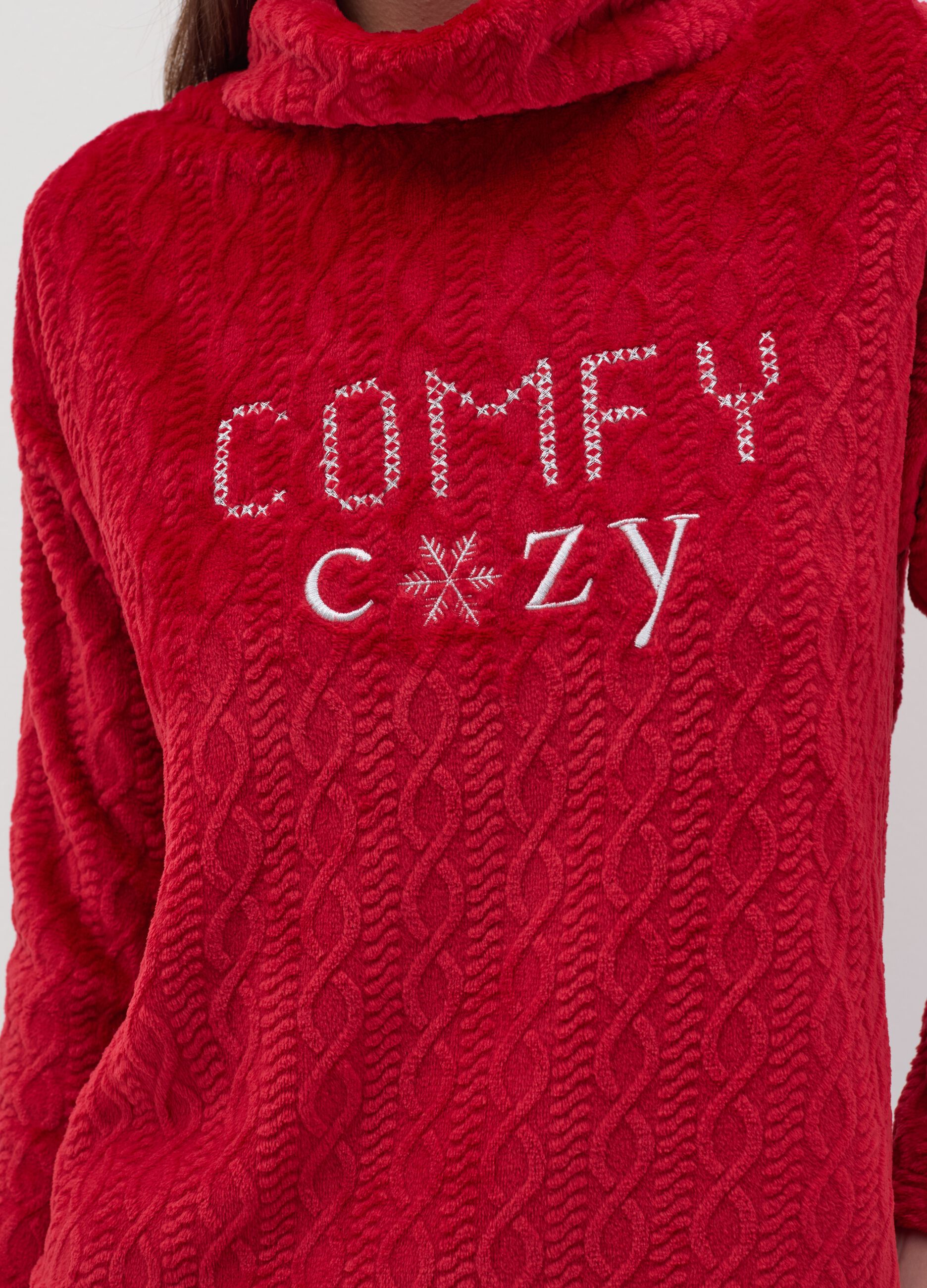 Pyjama top with "Comfy Cozy" embroidery