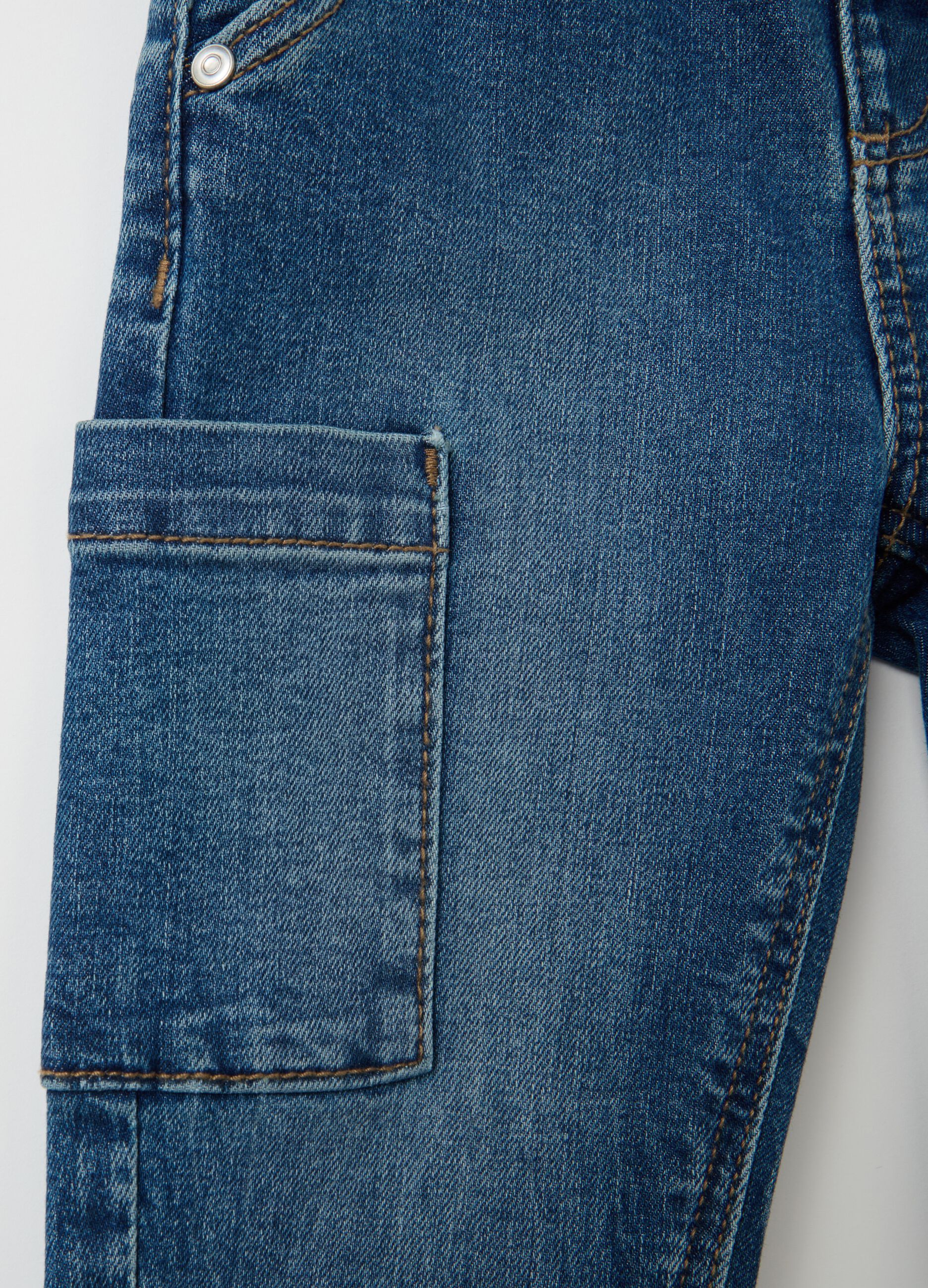 Slim-fit jeans with pockets