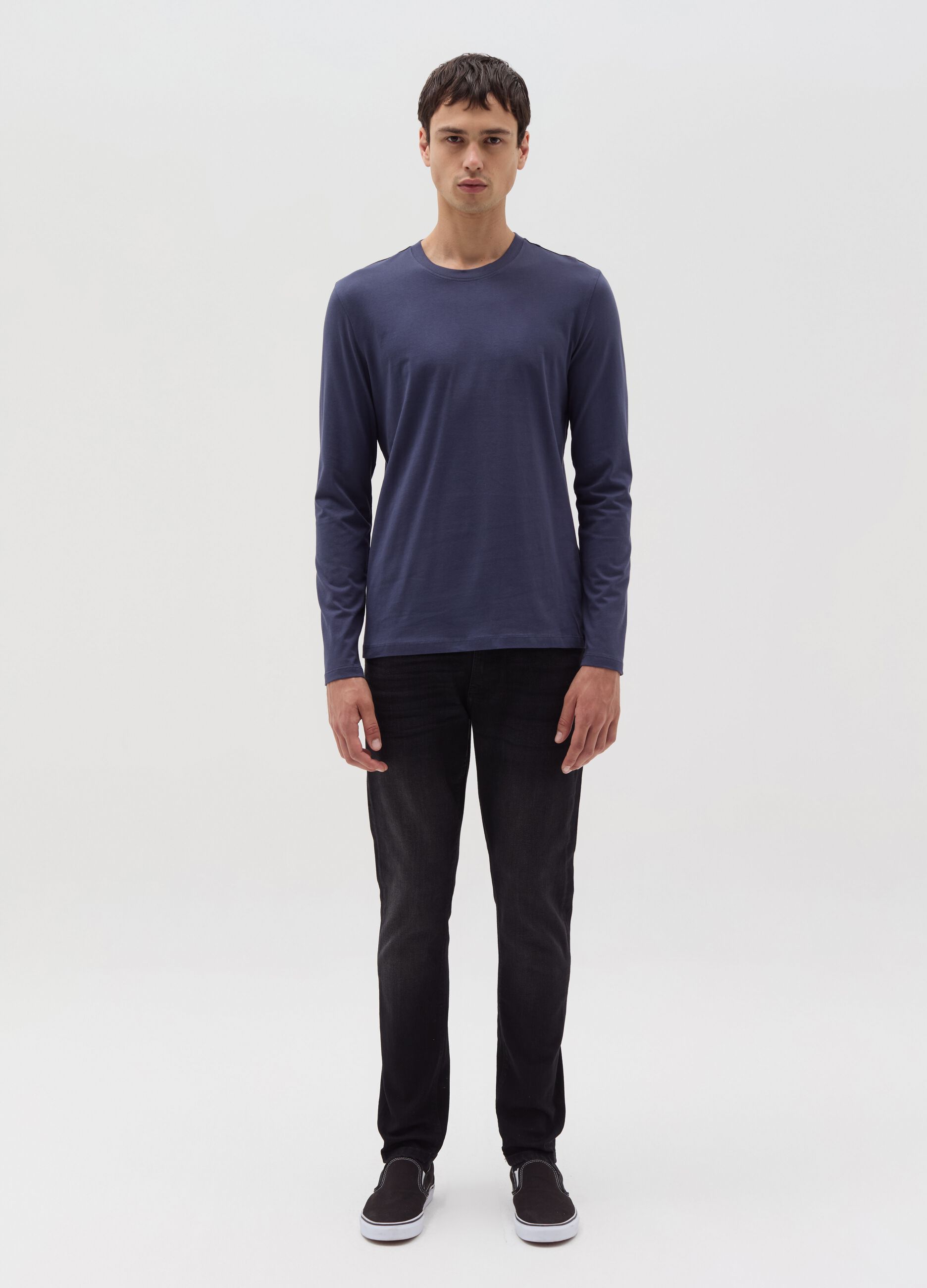 Long-sleeved T-shirt with round neck