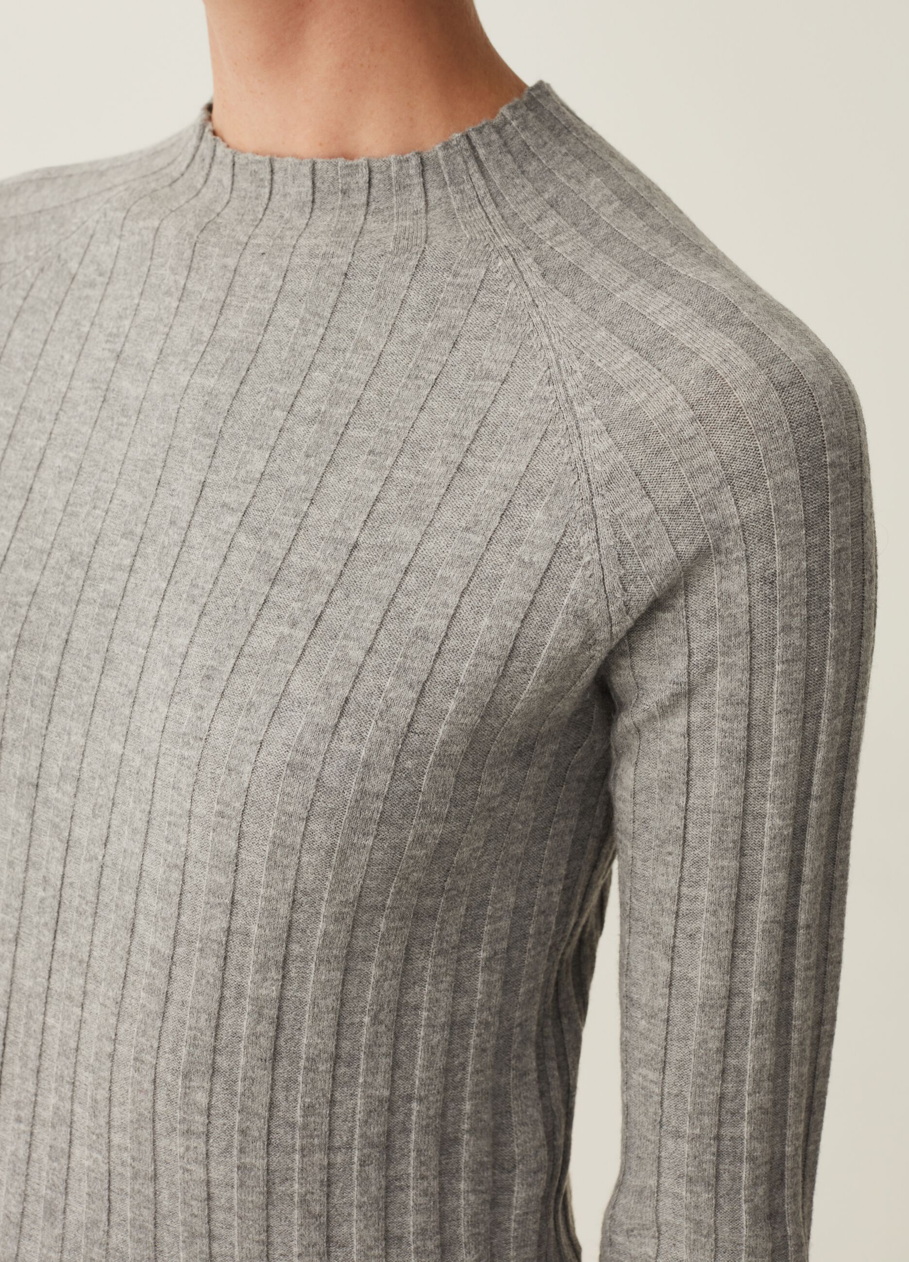 Flat-ribbed top with mock neck