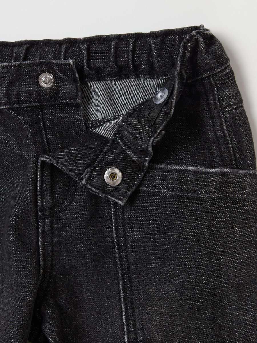 Worn-effect jeans with pockets_2