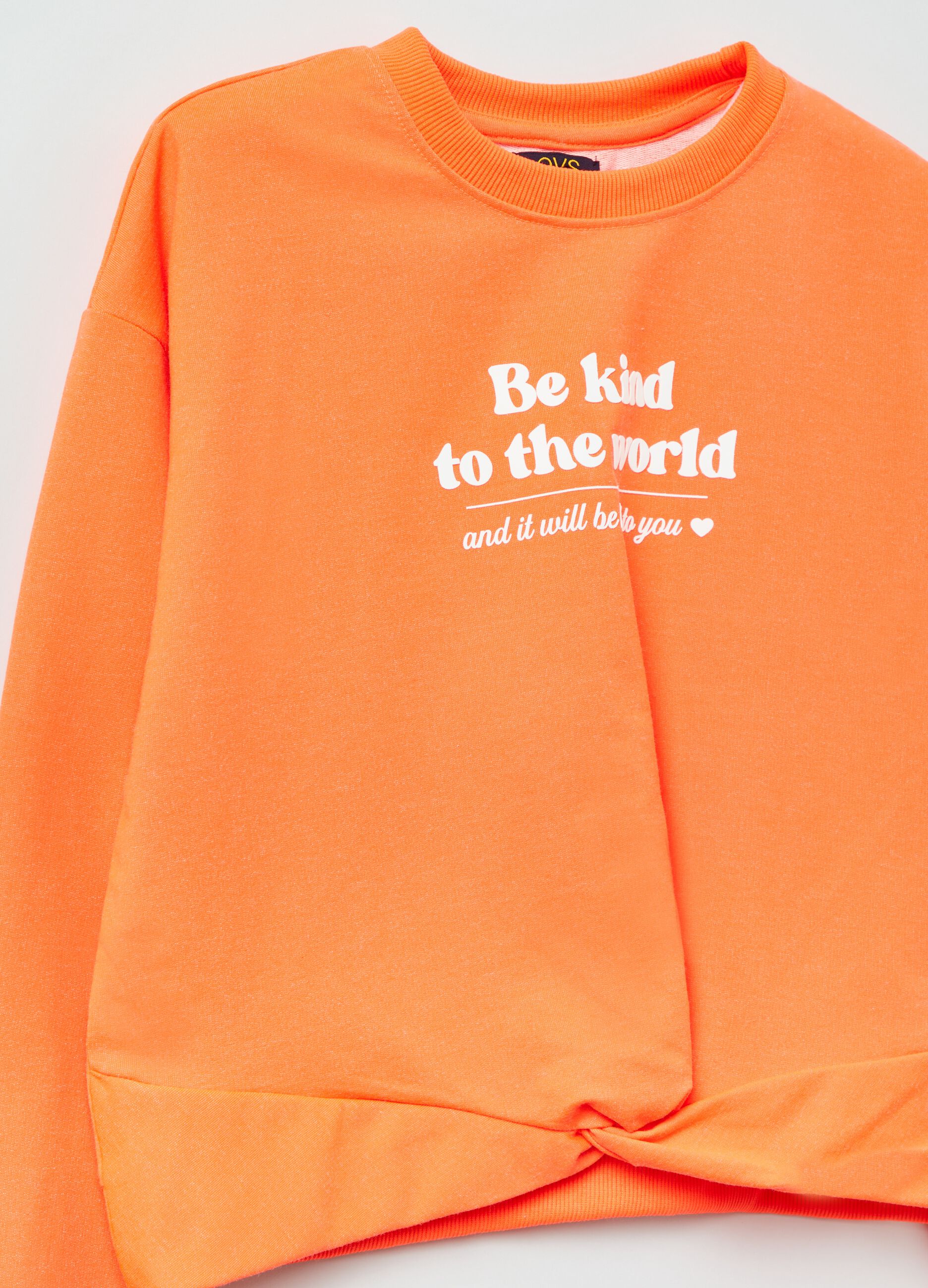 Sweatshirt with knot and printed lettering