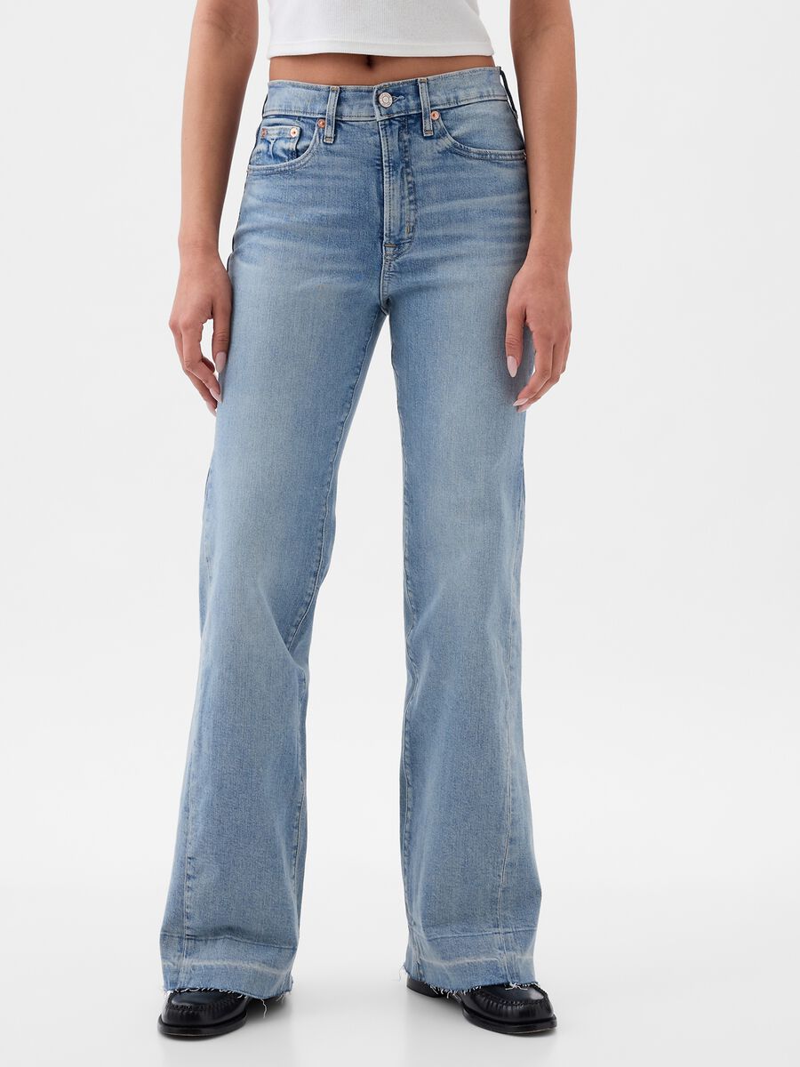 Flare-fit high-waist jeans with raw edging_2