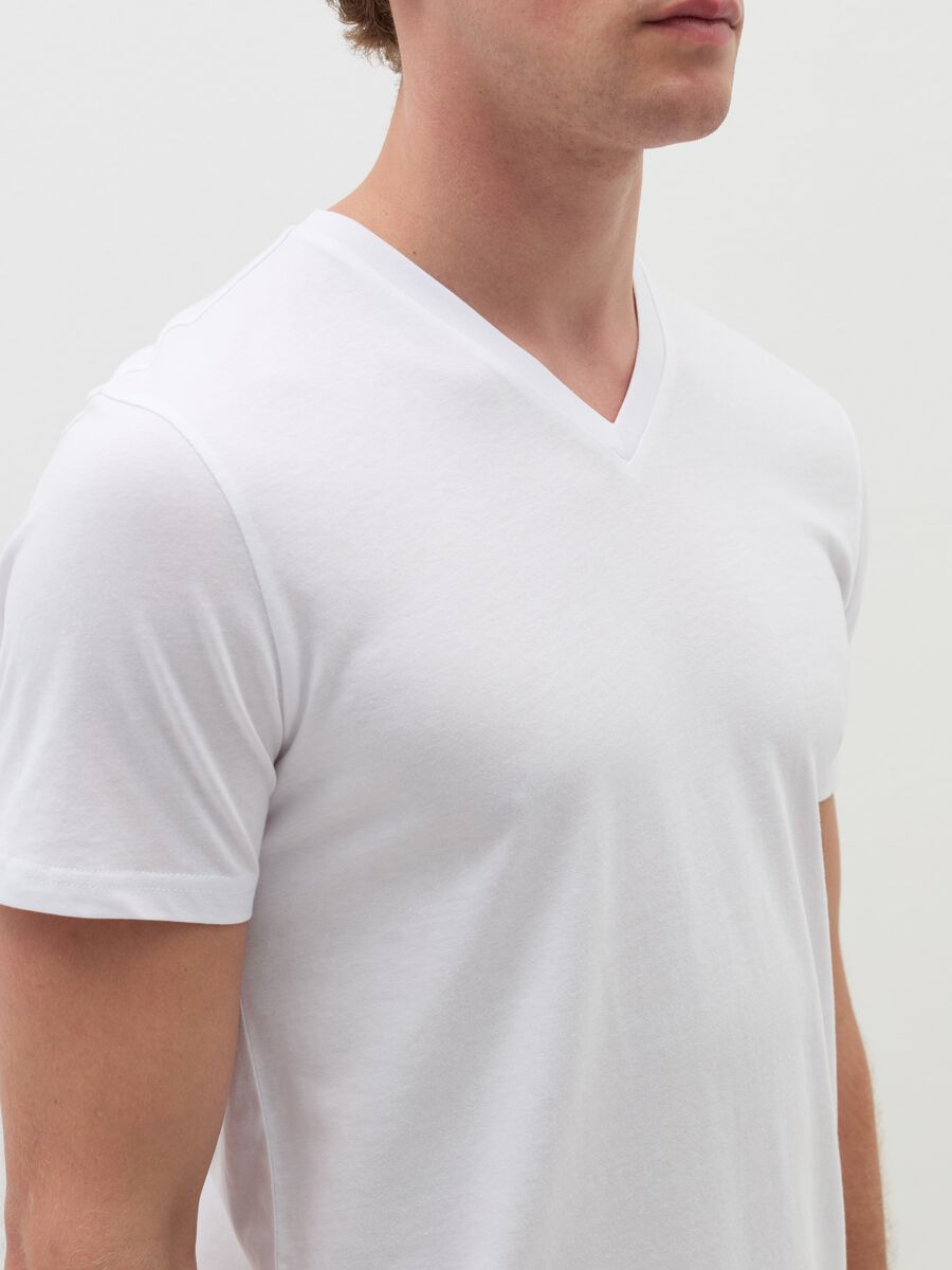 Three-pack undershirts with V neck_3