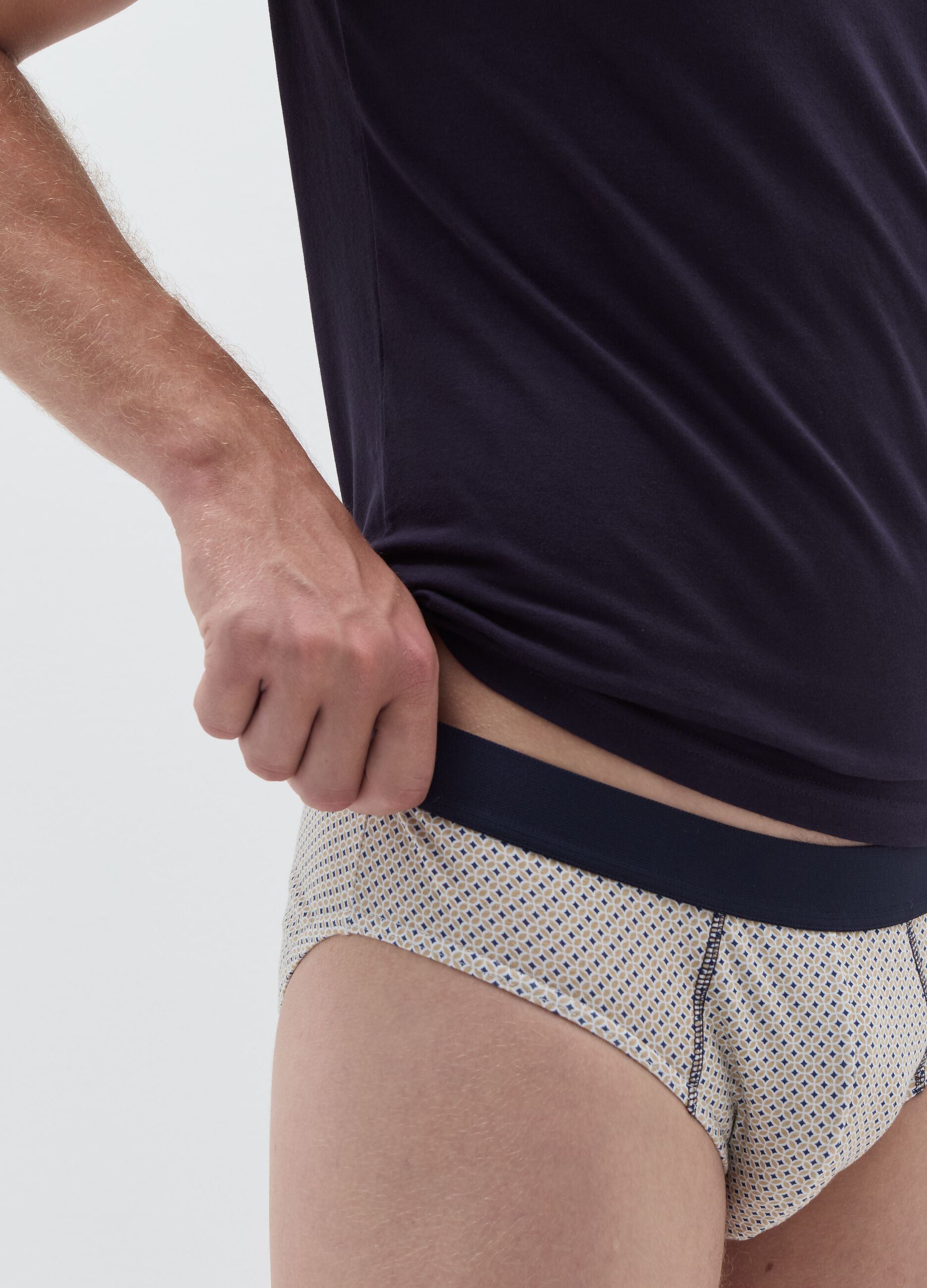 Three-pack briefs with external elastic and pattern