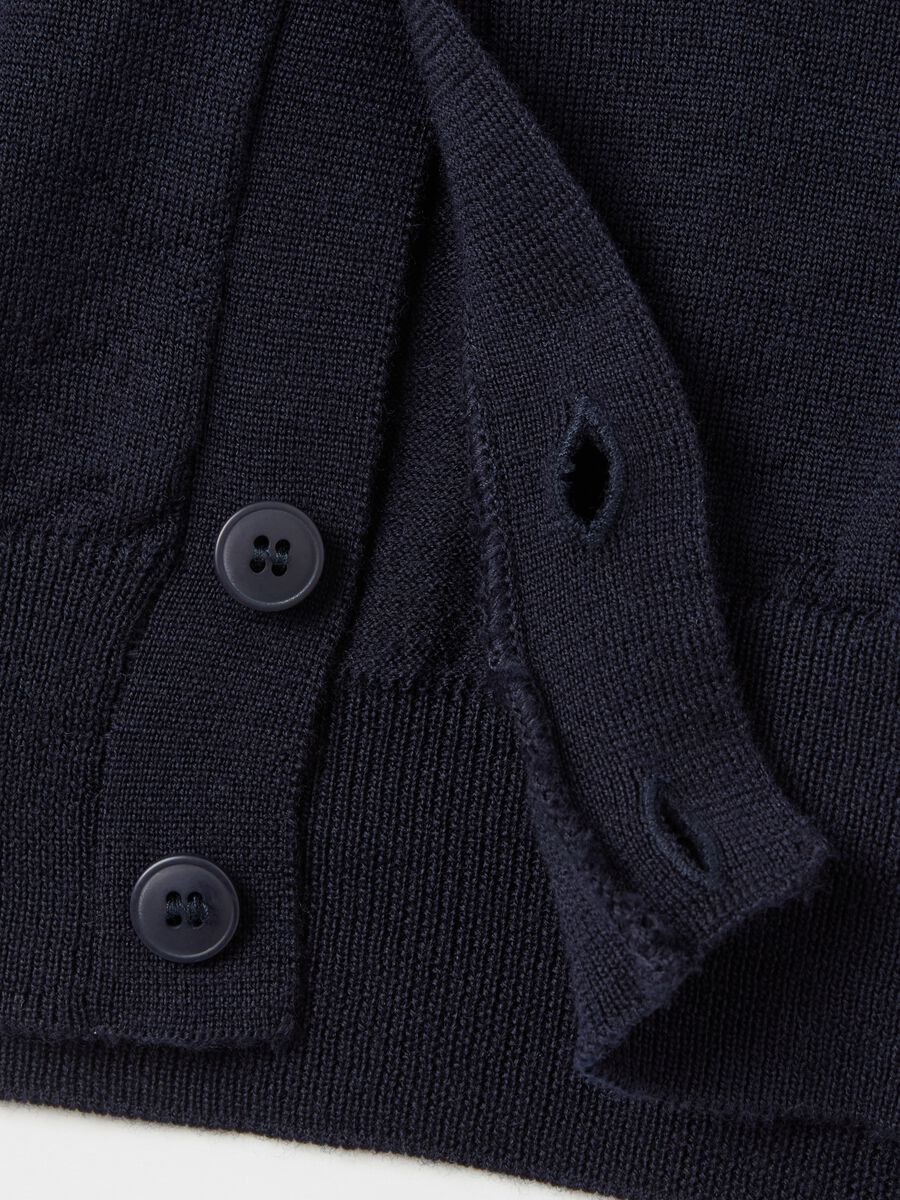 Merino wool gilet with buttons_5