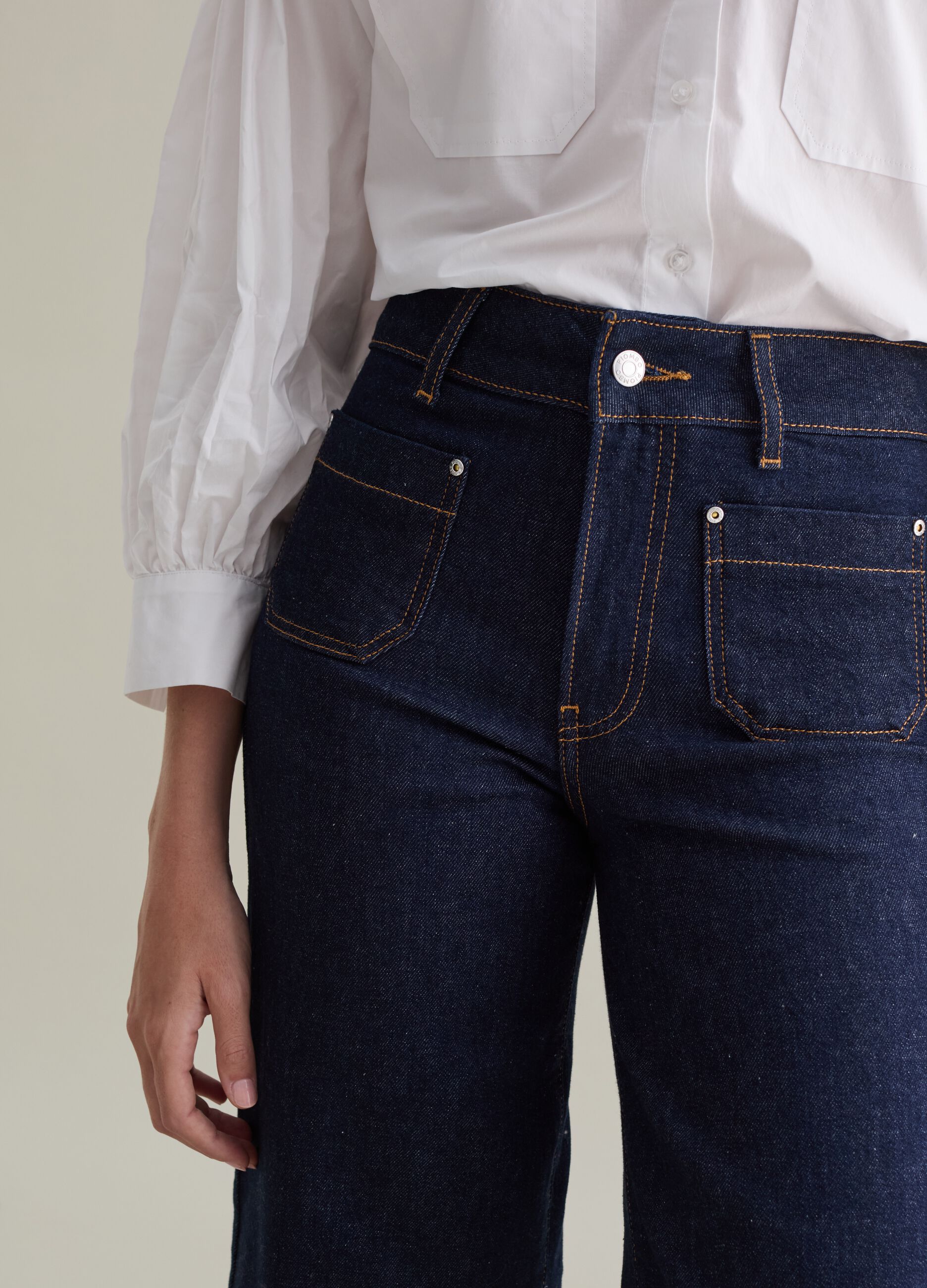 Wide-leg jeans with pockets