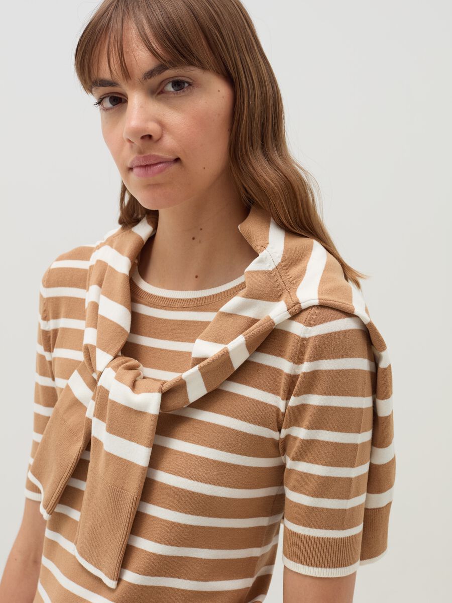 Short-sleeved top with striped pattern_1