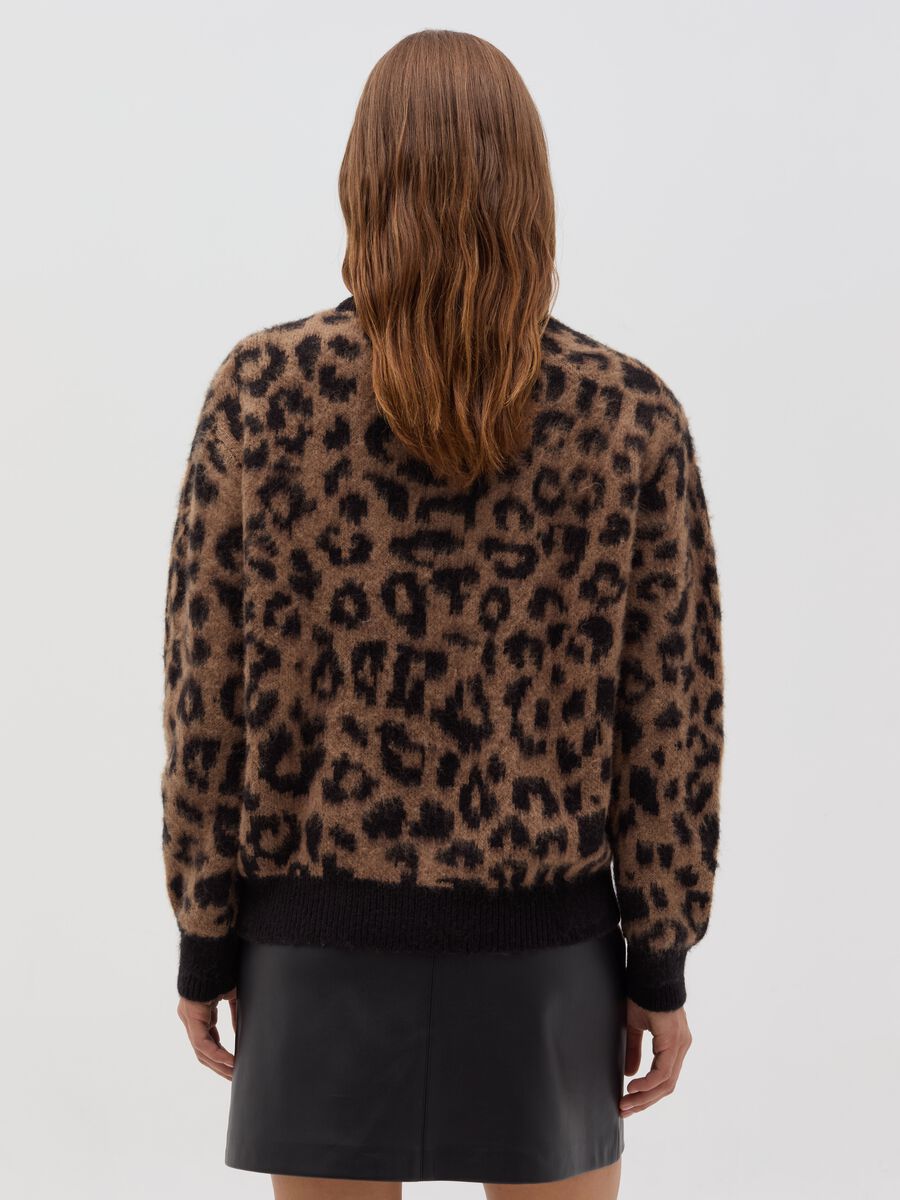 Pullover with animal print motif_3