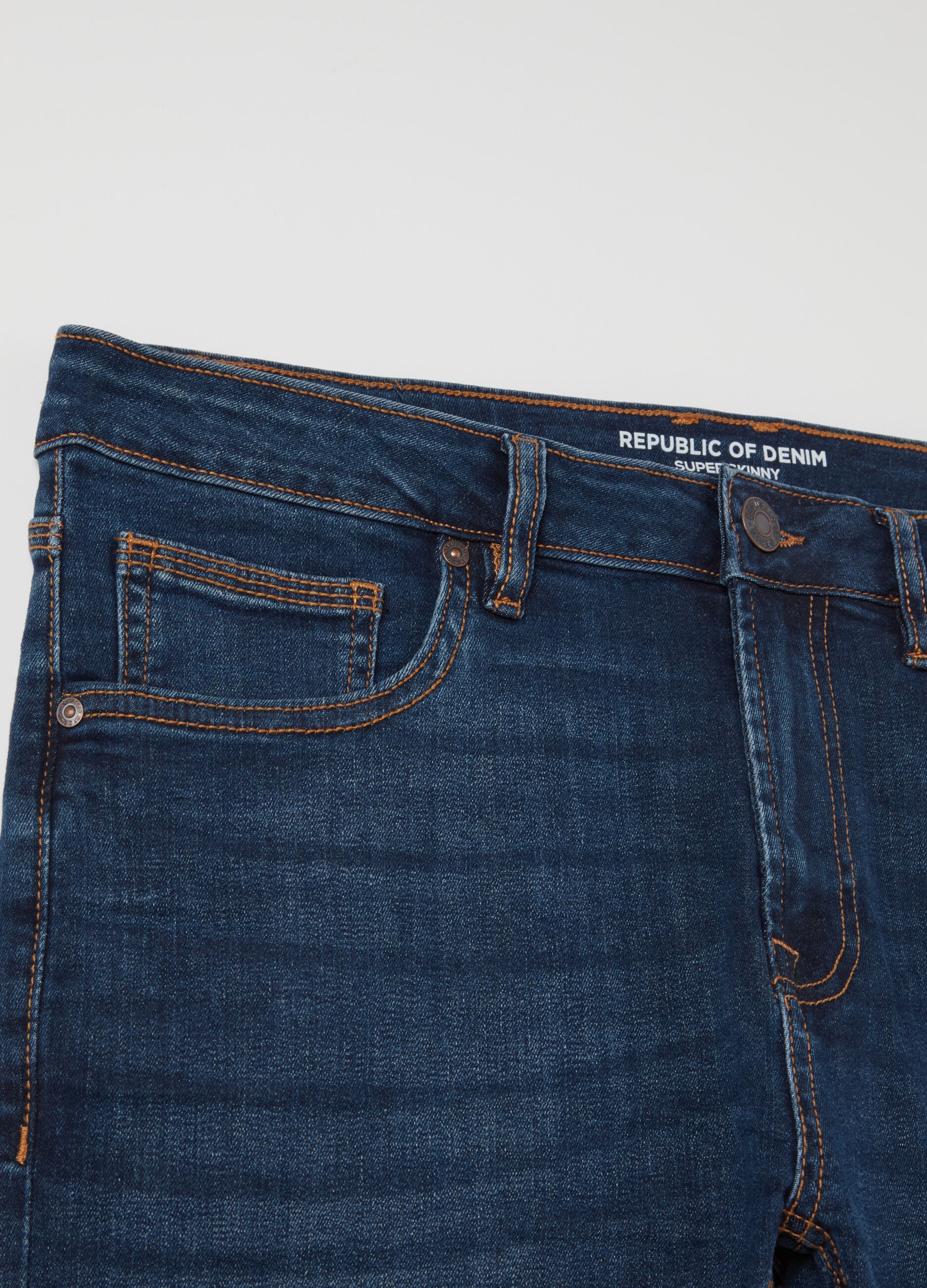 Jeans super skinny fit con scoloriture