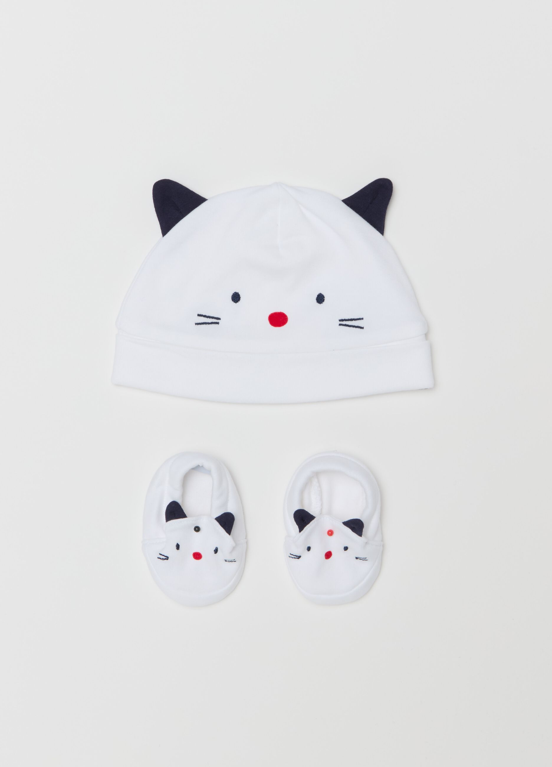 Hat and shoes set with kitten embroidery