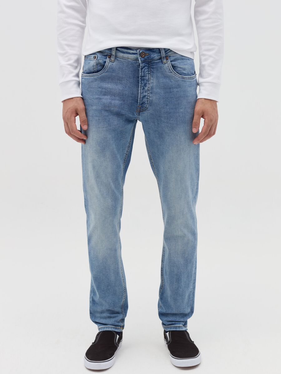 Slim-fit premium jeans in DualFX cotton_1