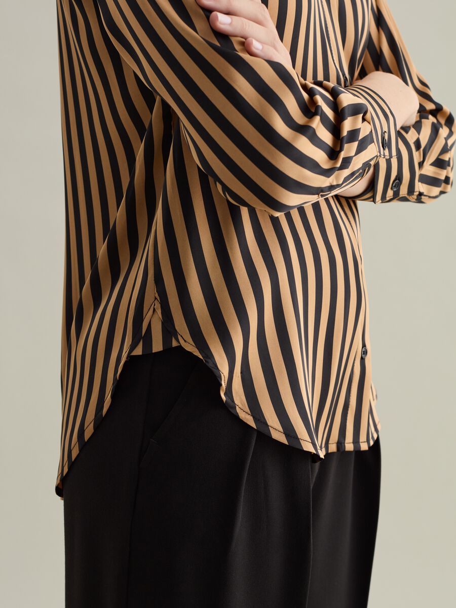 Contemporary striped shirt in satin_3