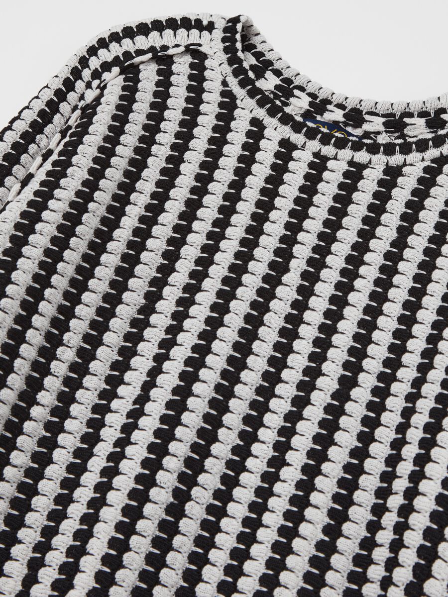 Knitted T-shirt with two-tone weave_5