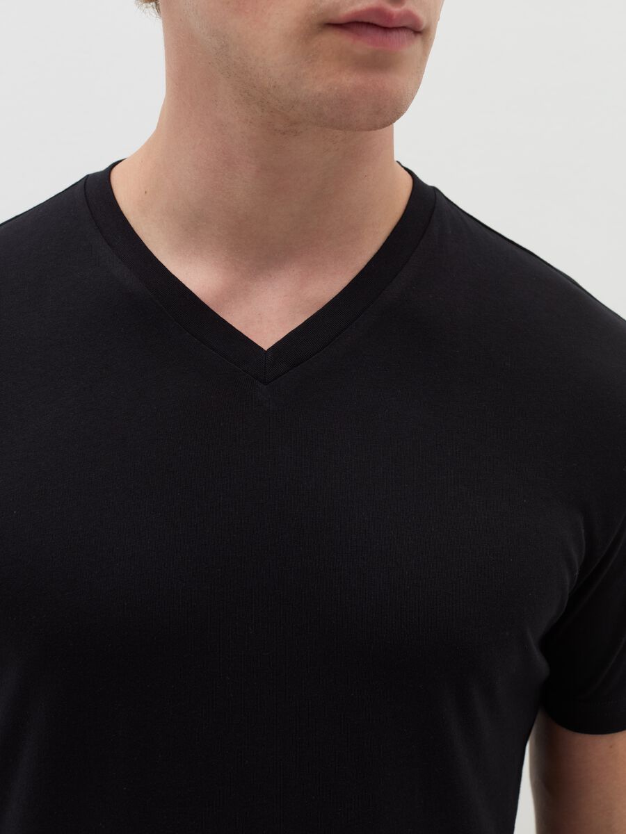 Three-pack undershirts with V neck_3