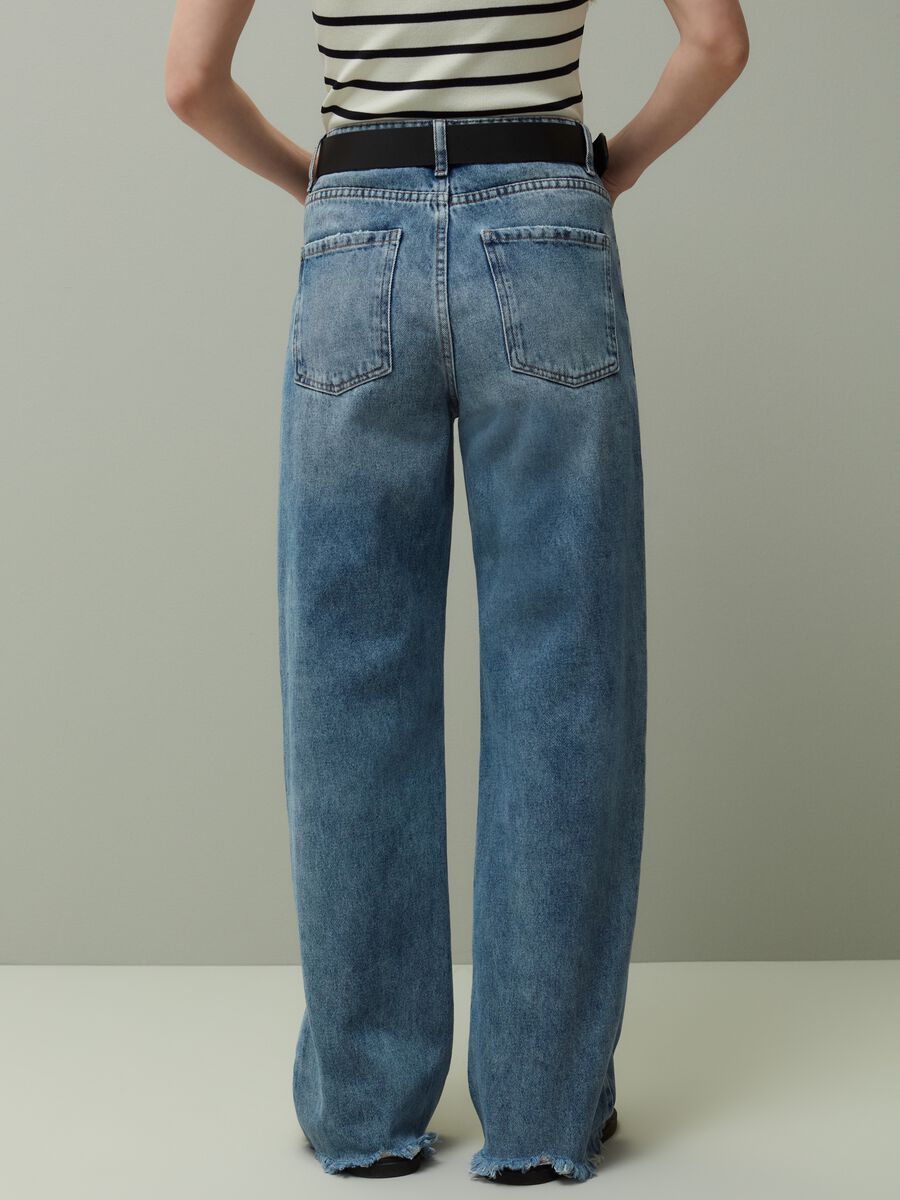 Straight-fit jeans with ripped hems_3