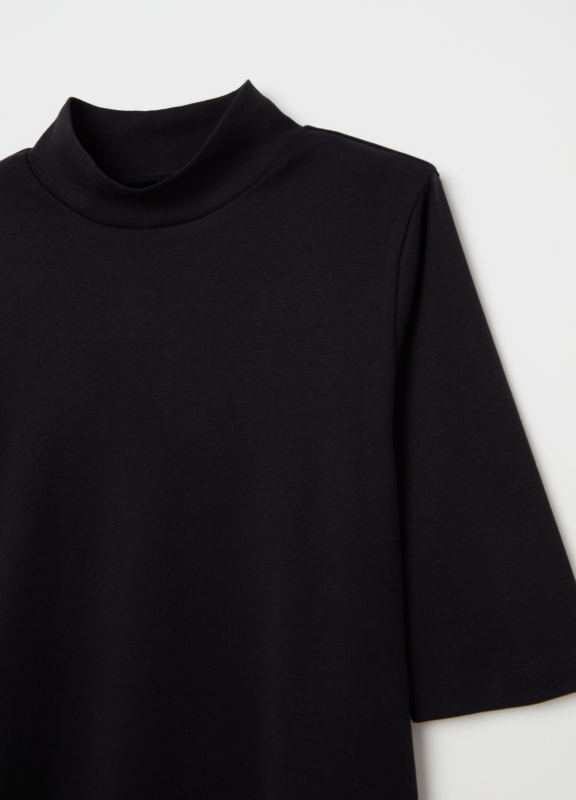 T-shirt with mock neck and elbow-length sleeves