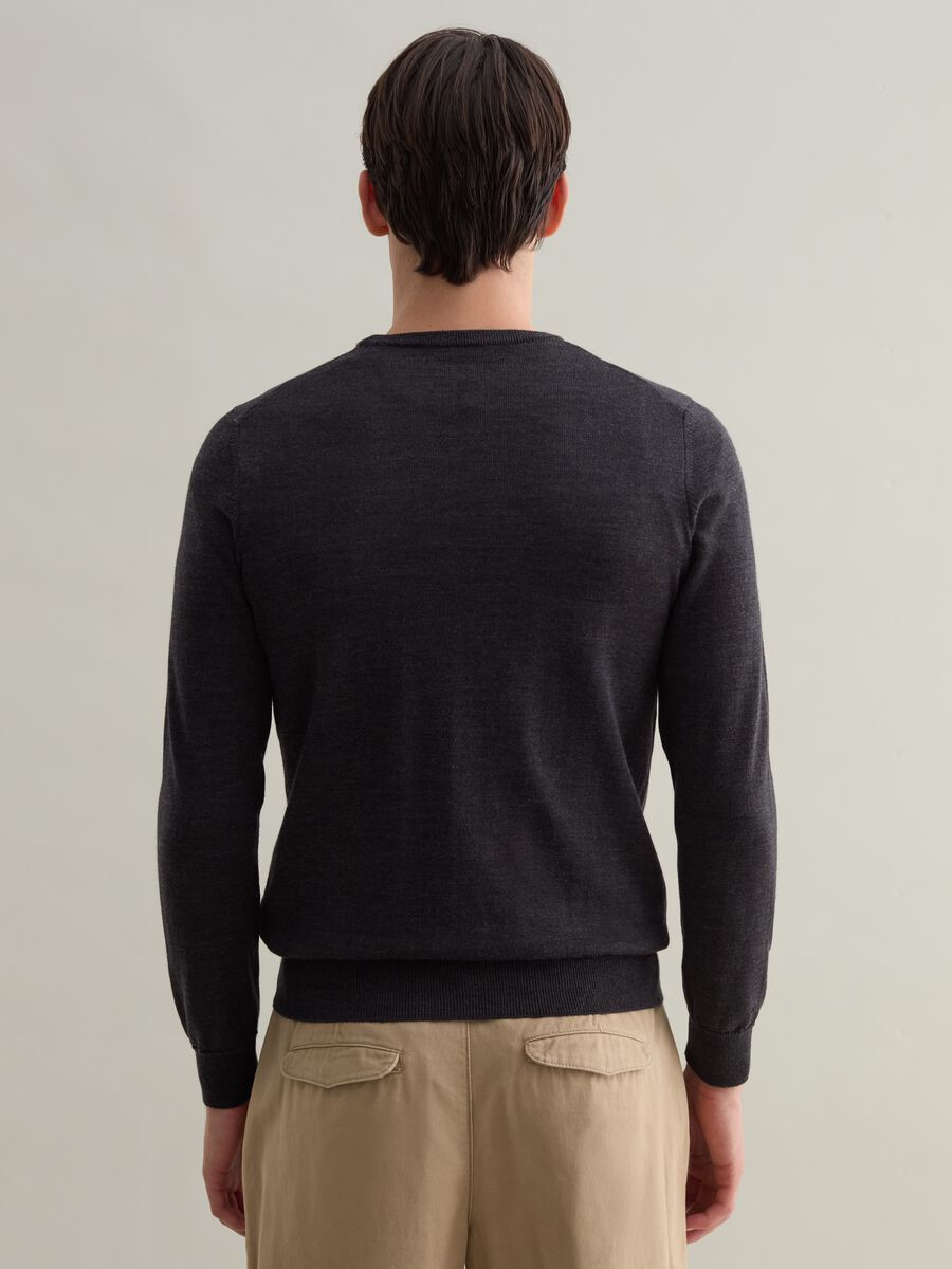 Merino wool pullover with round neck_3