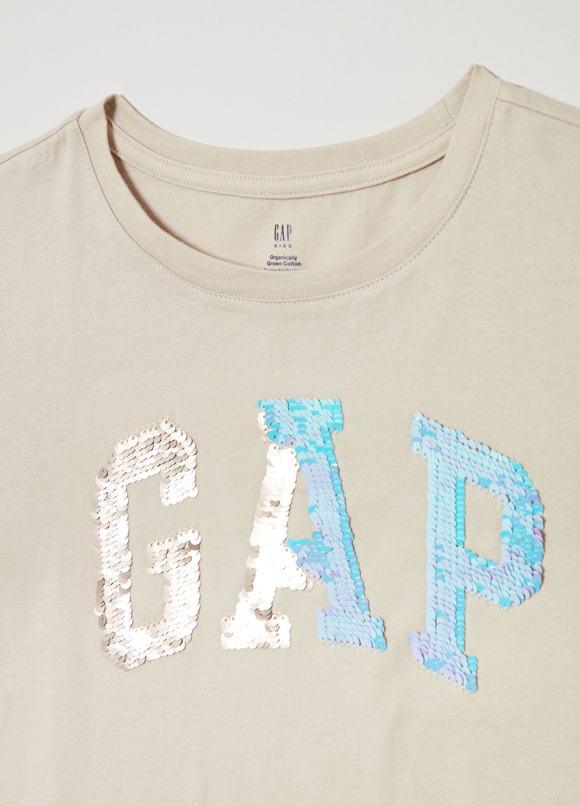 T-shirt with reversible sequin logo