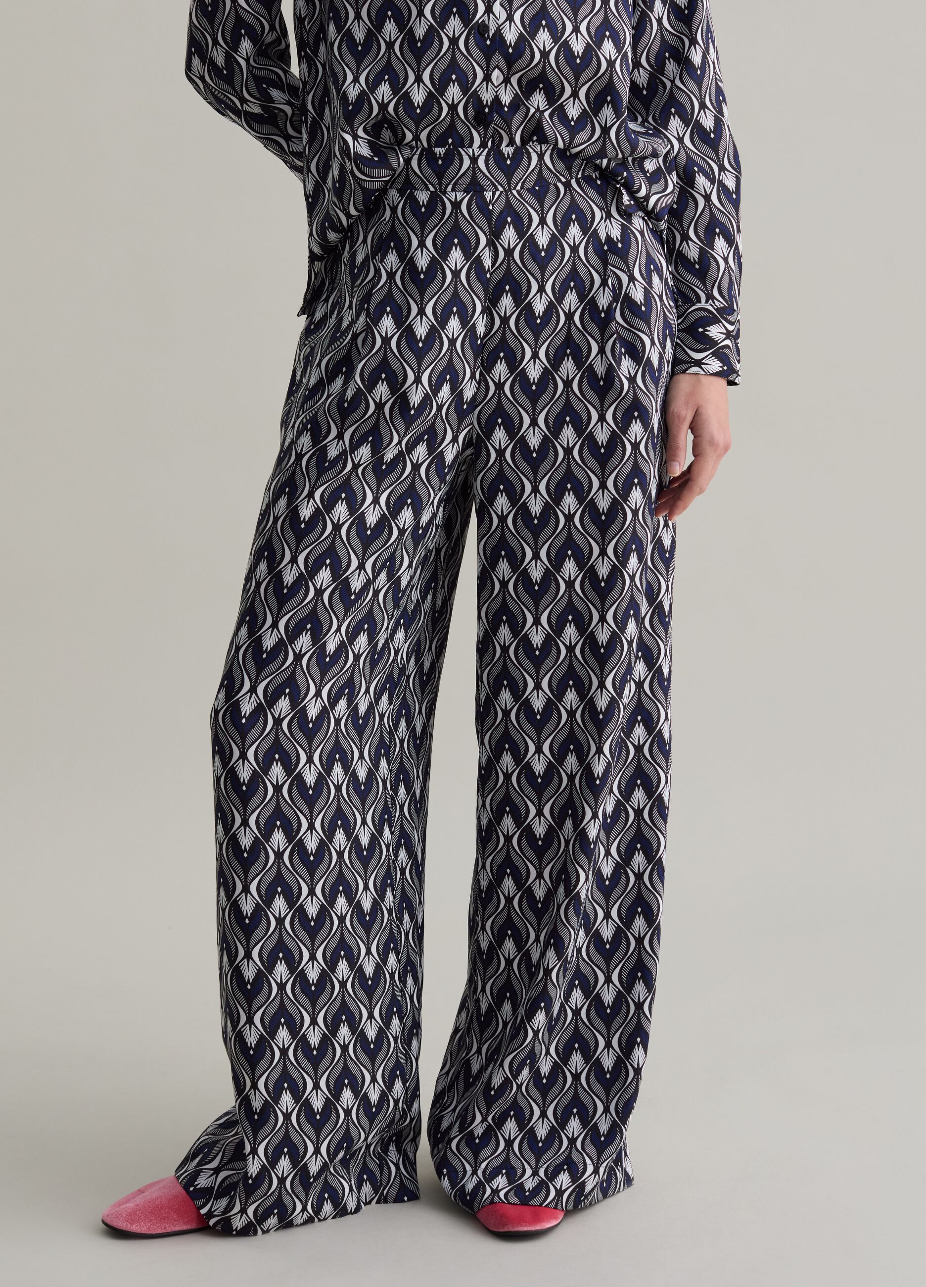 Relaxed-fit trousers with pattern print