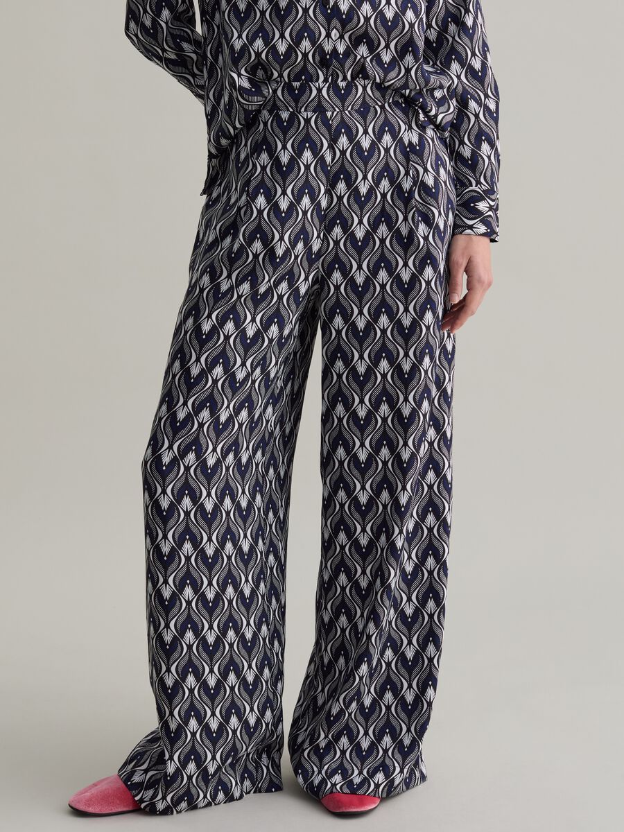 Relaxed-fit trousers with pattern print_1