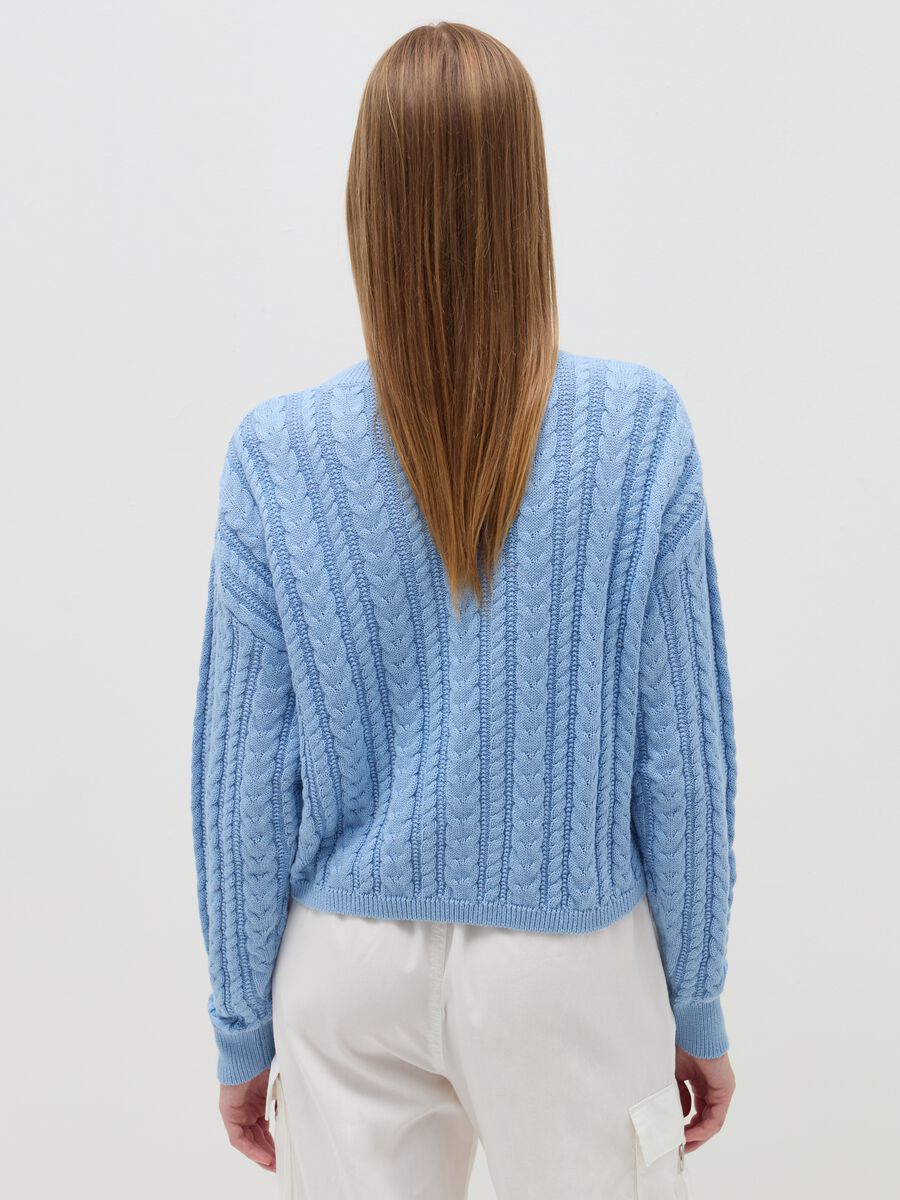 Cropped pullover with cable-knit design_3