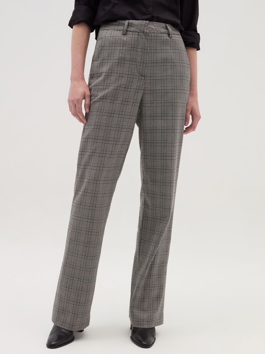 Trousers with splits on the hem_1