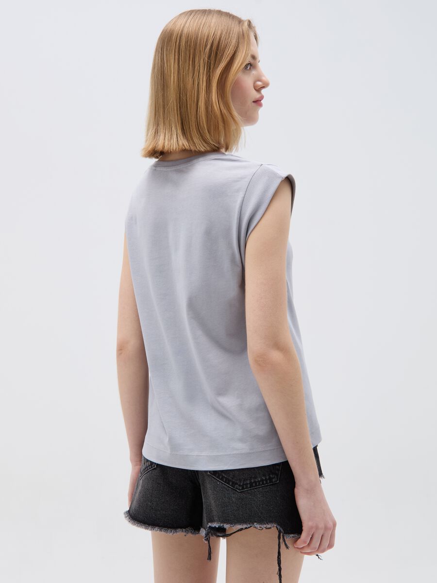 Relaxed-fit sleeveless T-shirt_2