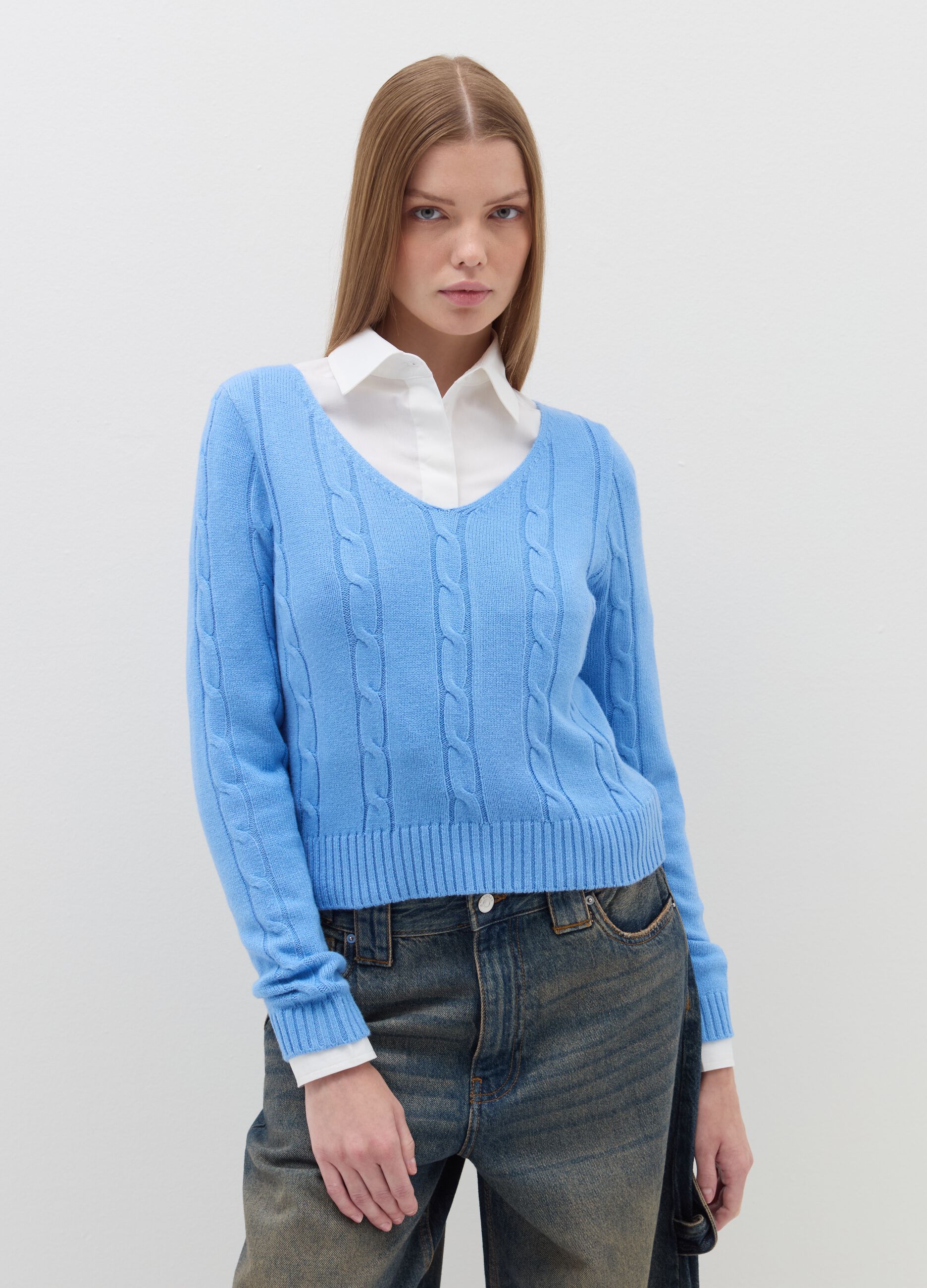 Cable-knit crop pullover with V neck