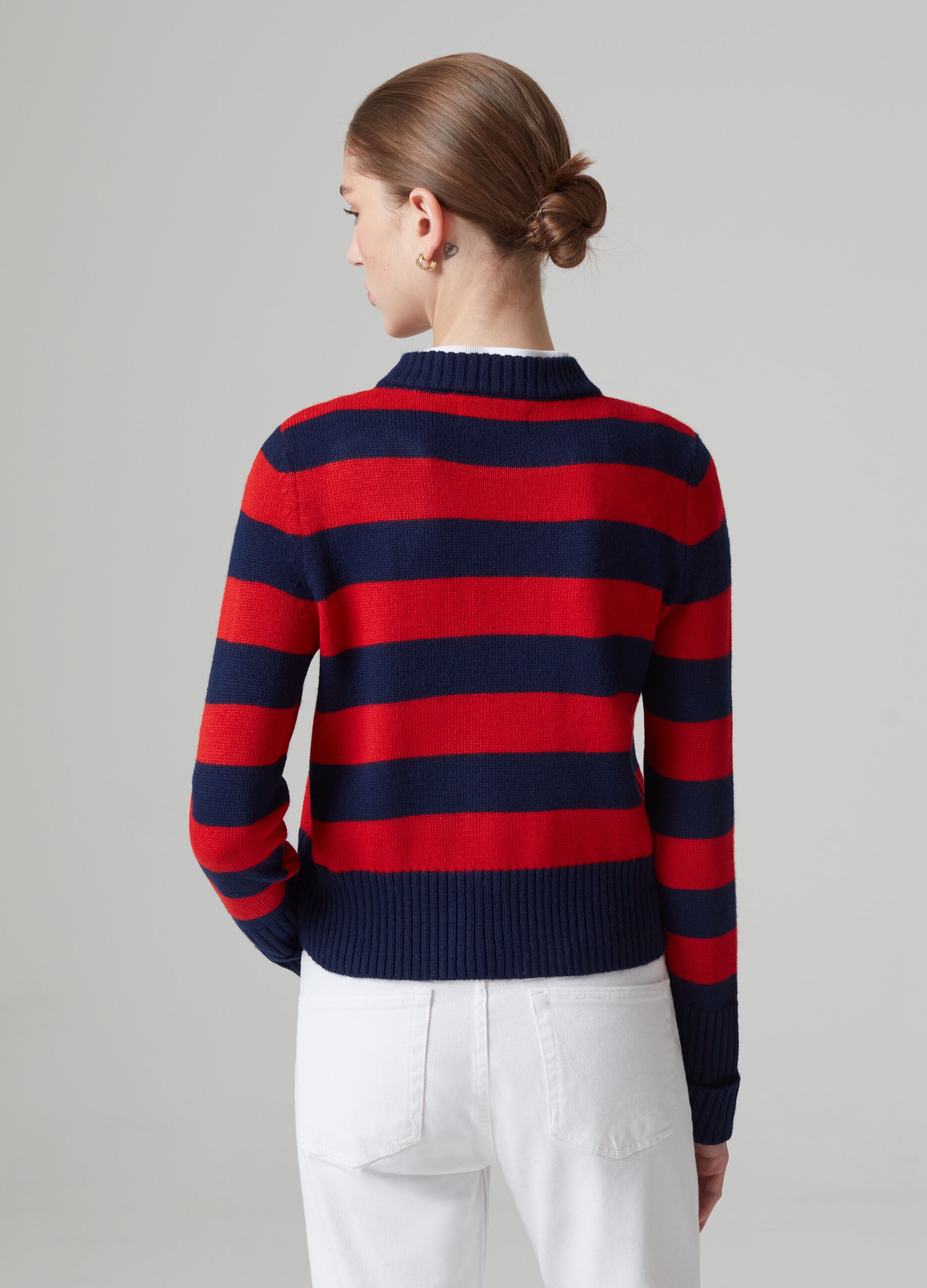 Striped pullover with round neck