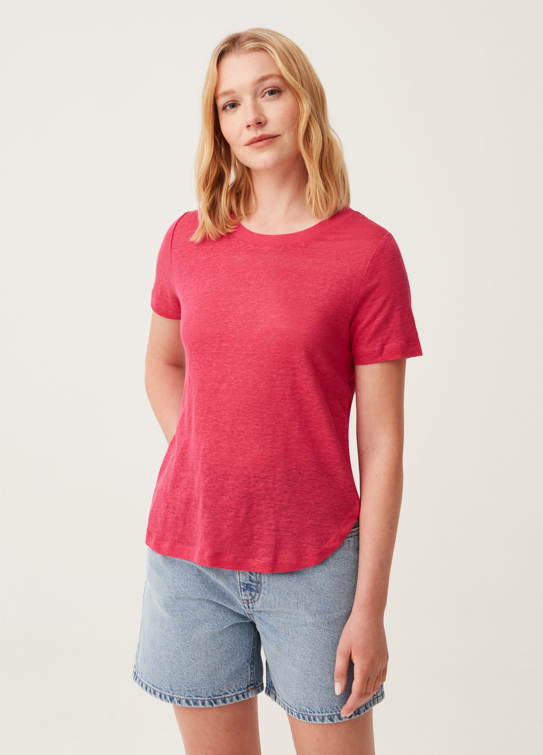 T-shirt with round neck in linen