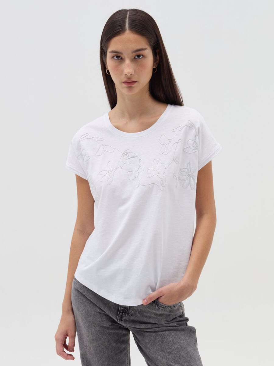 T-shirt with floral embroidery_1