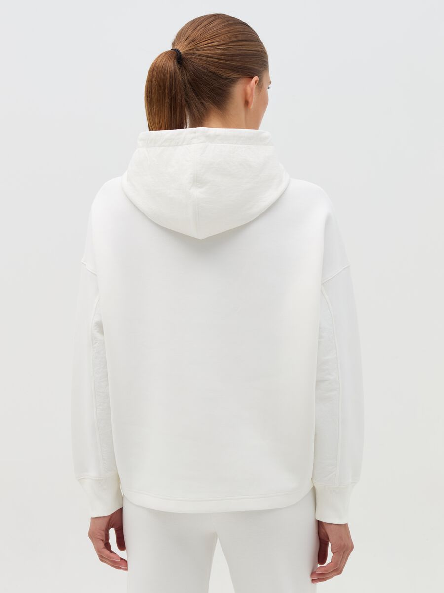 AI•KI sweatshirt with hood_3