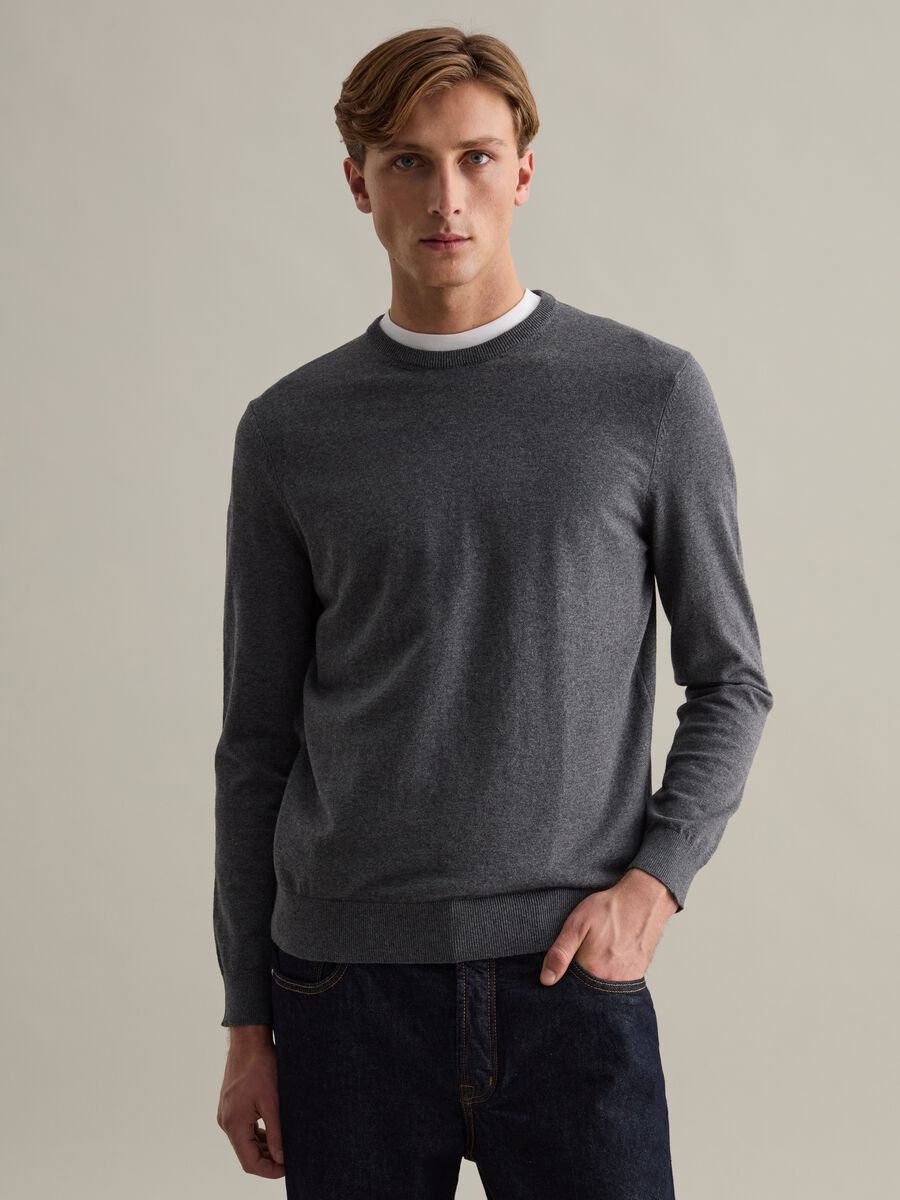 Round neck pullover_1