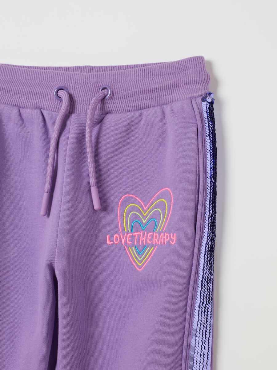 Joggers with sequins and heart embroidery_2