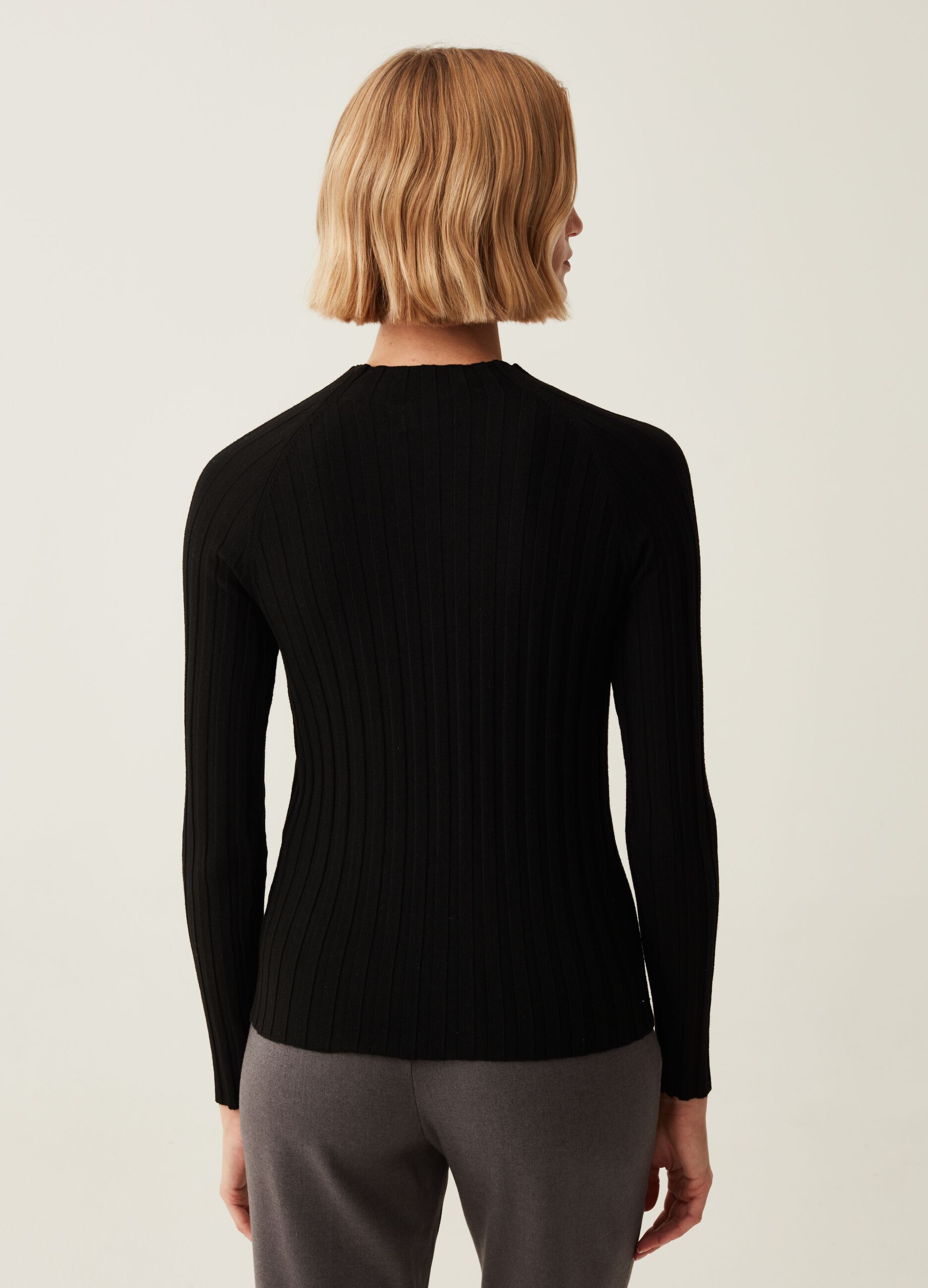 Flat-ribbed top with mock neck