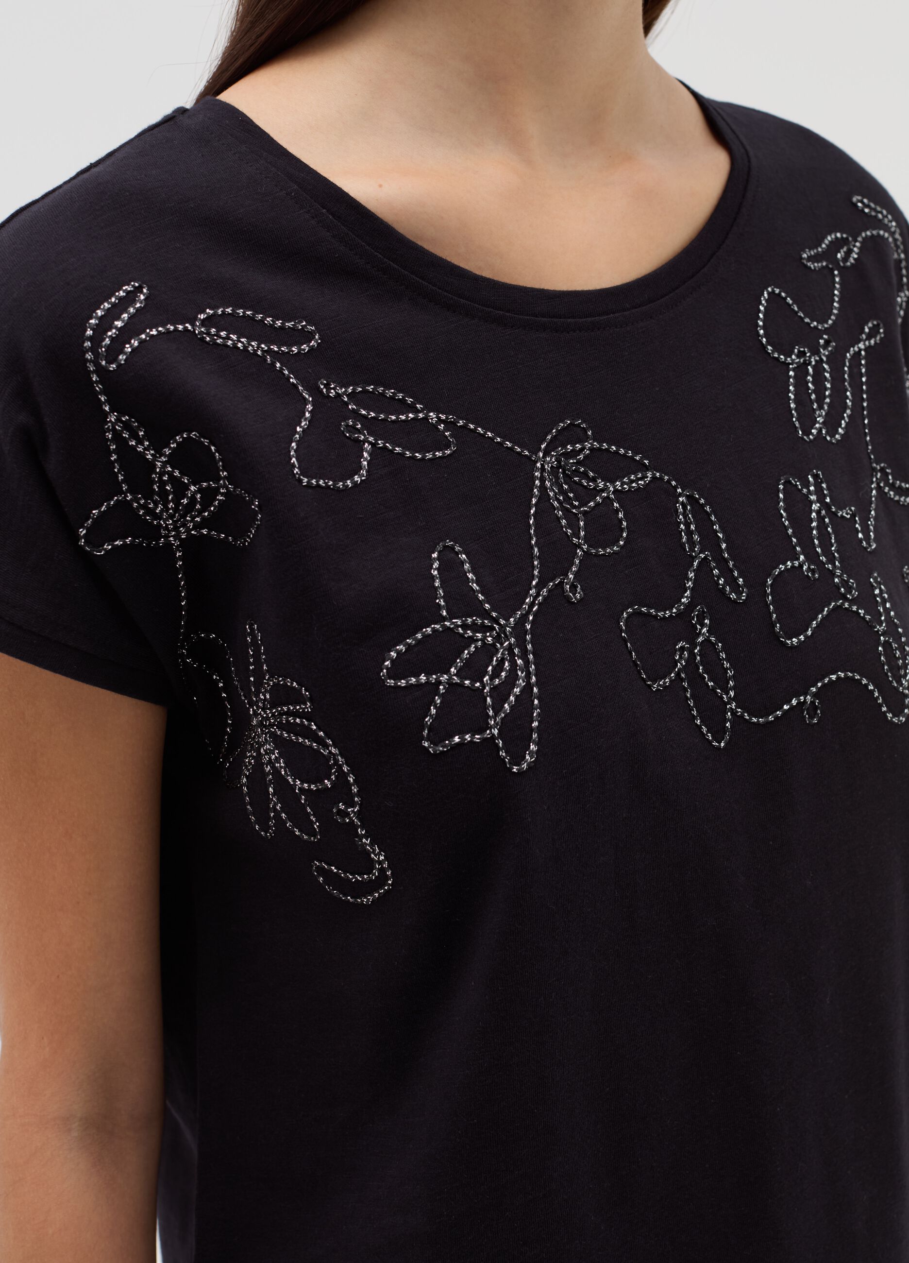 T-shirt with floral embroidery