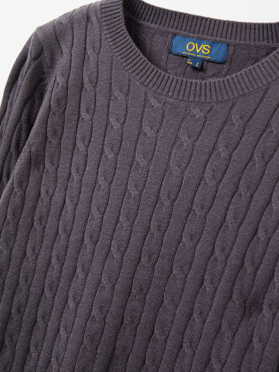 Ribbed pullover with cable-knit design_5