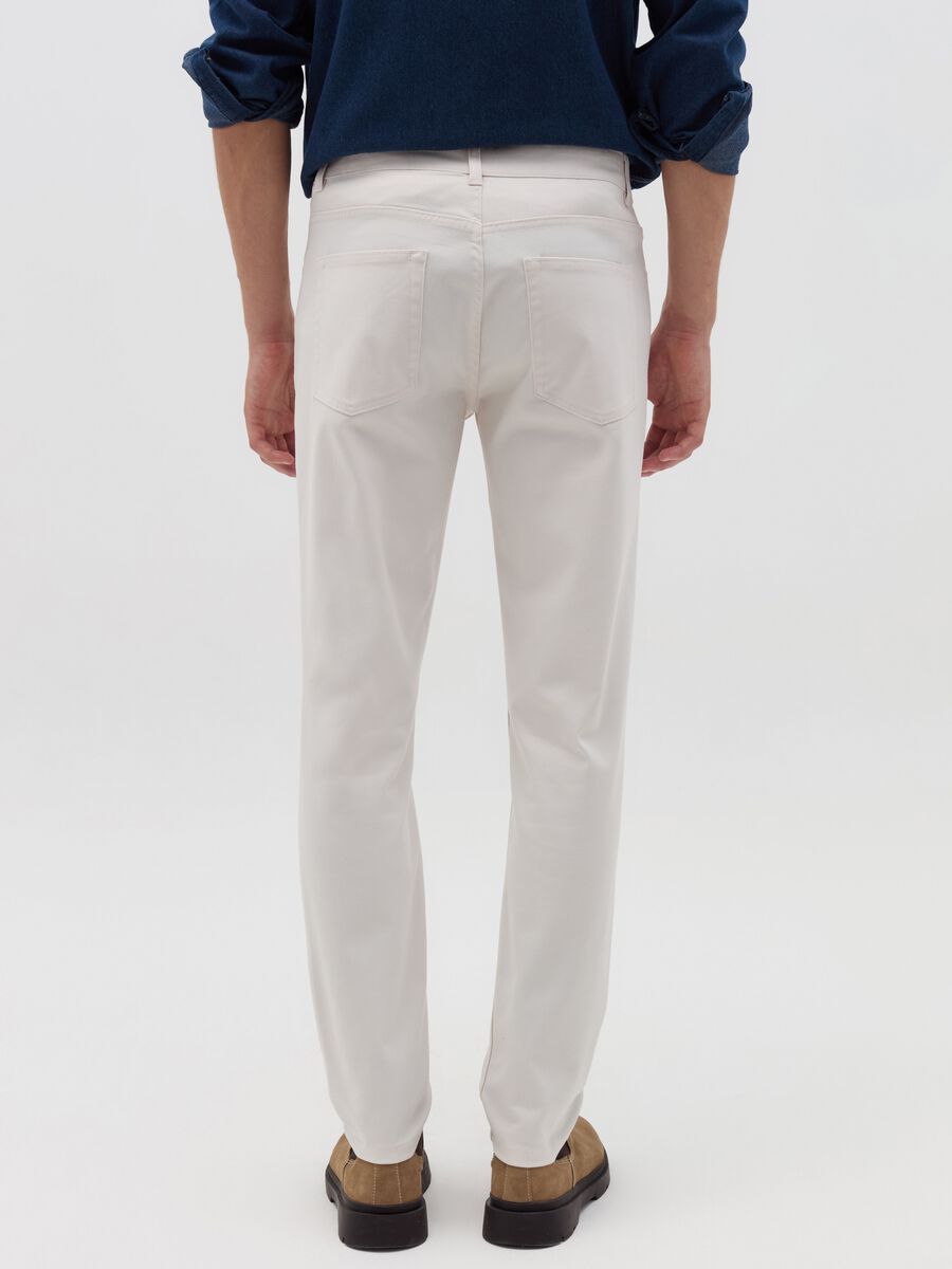 Slim-fit twill trousers with five pockets_3