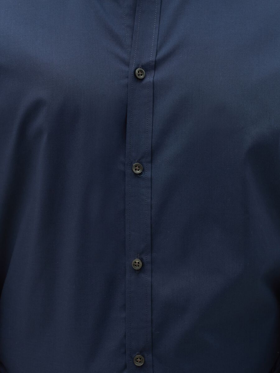 Slim-fit shirt with button-down collar_2