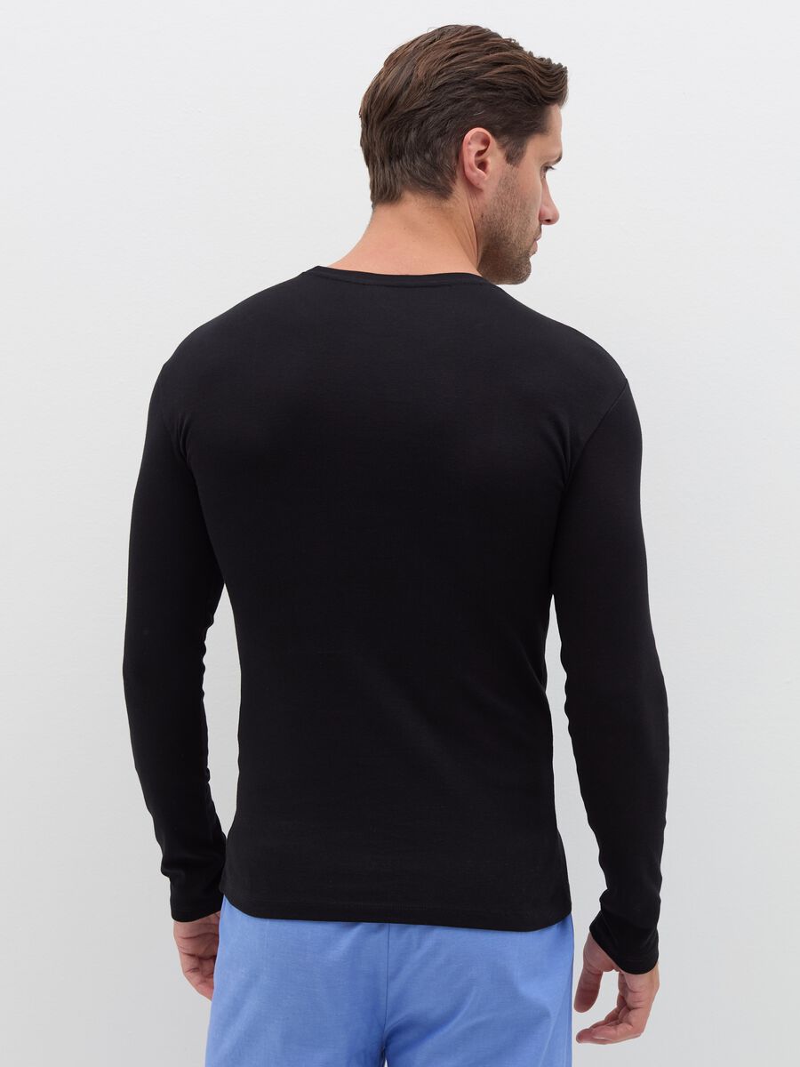 Two-pack undershirts with long sleeves_3