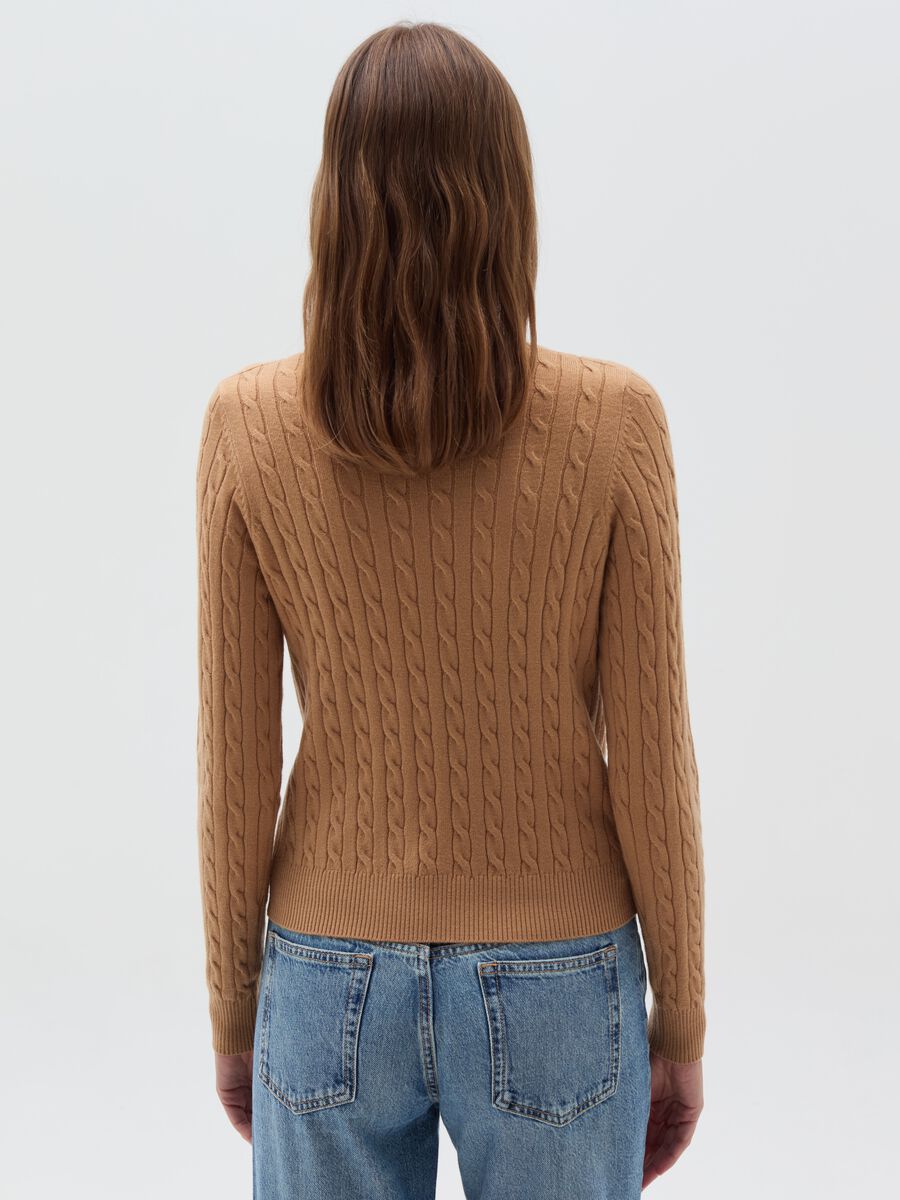 Ribbed pullover with cable-knit design_2