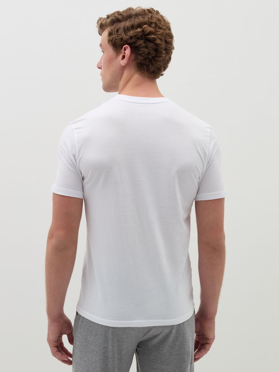 Organic cotton undershirt with V neck_2
