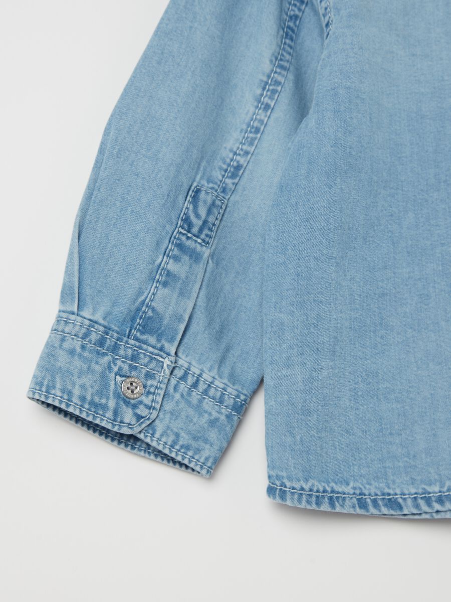 Denim shirt with pockets_3