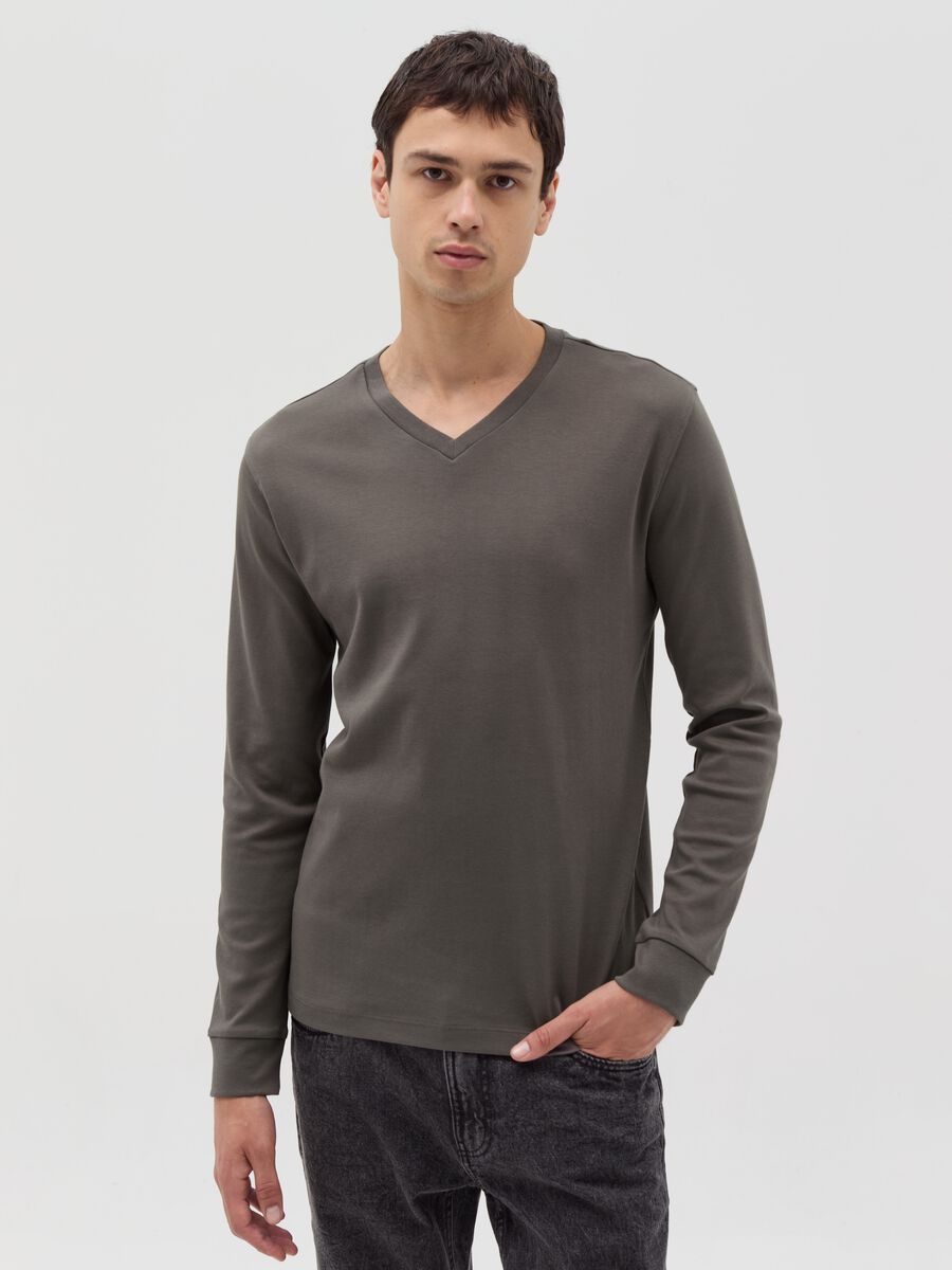 Long-sleeved T-shirt with V neck_1